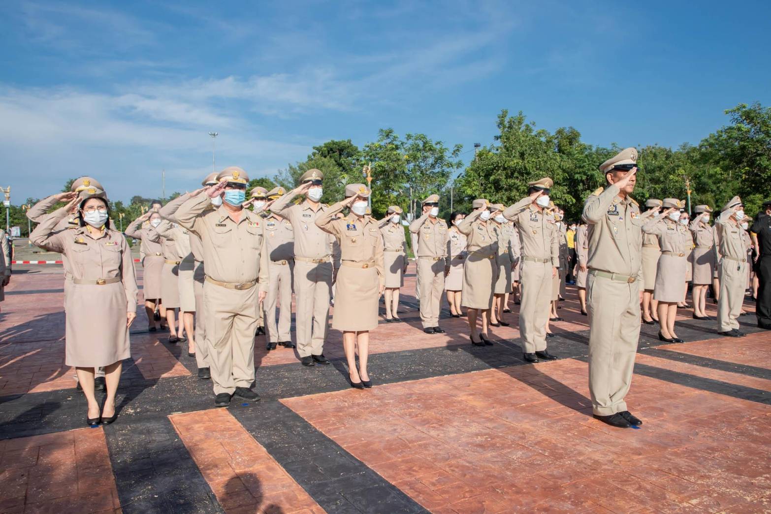 พช.กำแพงเพชร ร่วมกิจกรรมเคารพธงชาติและร้องเพลงชาติไทย เนื่องในวันพระราชทานธงชาติไทย (Thai National Flag)