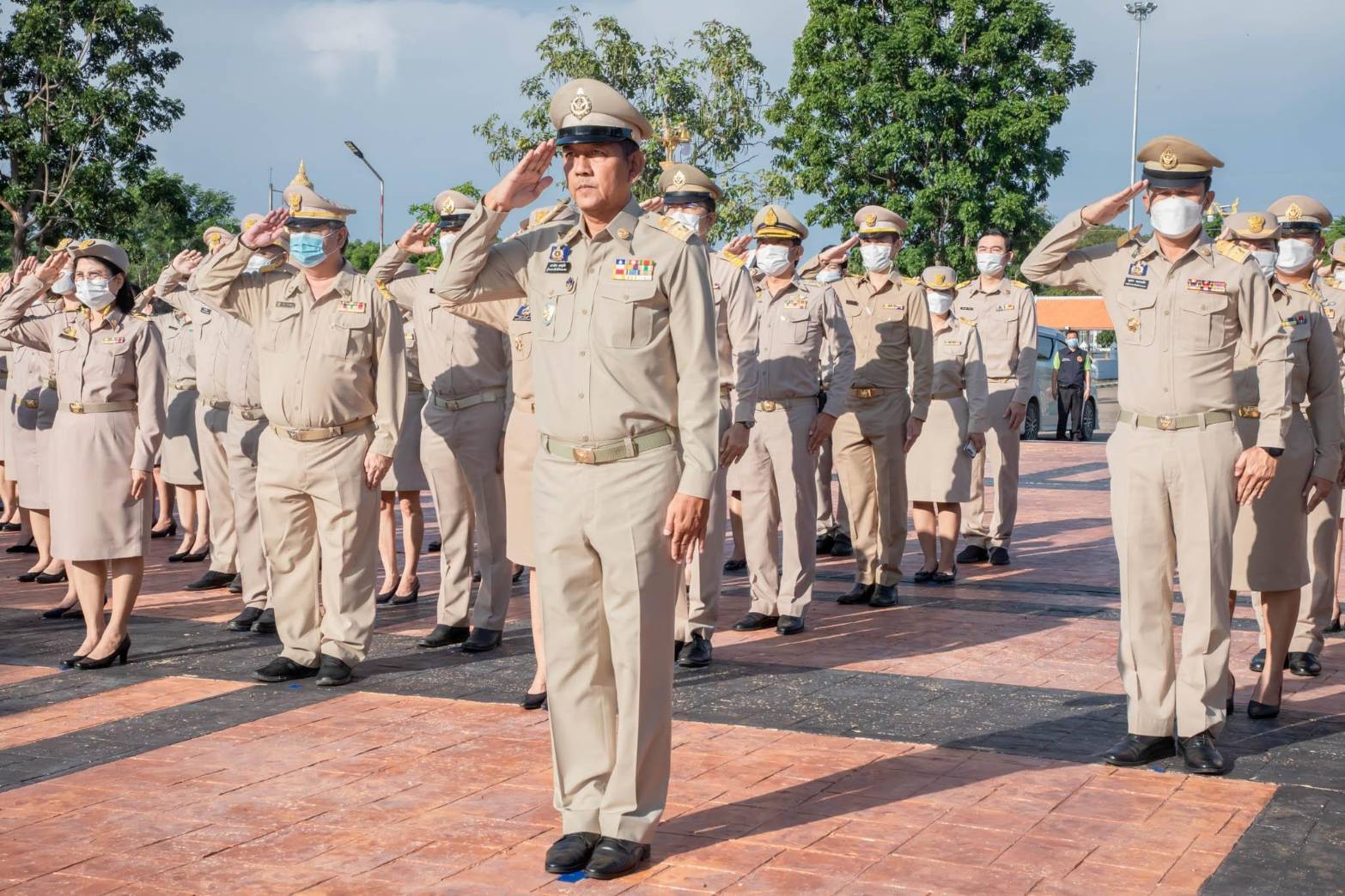 พช.กำแพงเพชร ร่วมกิจกรรมเคารพธงชาติและร้องเพลงชาติไทย เนื่องในวันพระราชทานธงชาติไทย (Thai National Flag)