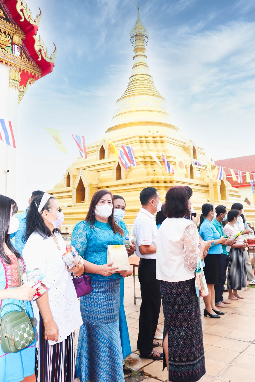 พช.กำแพงเพชร ร่วมพิธีทำบุญตักบาตร และฟังเทศน์ บทพระธรรมเทศนาเฉลิมพระบารมีใน “อุภินนมัตถจรกถา” เฉลิมพระบารมีสมเด็จพระนางเจ้าสิริกิติ์ พระบรมราชินีนาถ พระบรมราชชนนีพันปีหลวง