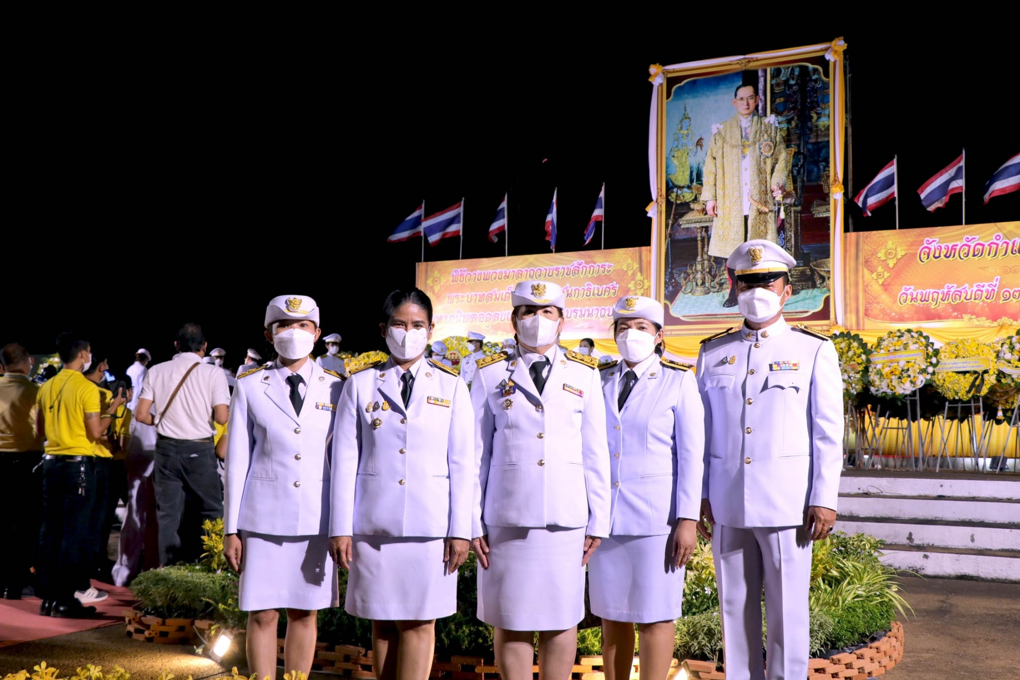 พช.กำแพงเพชร ร่วมพิธีวางพวงมาลา น้อมรำลึกในพระมหากรุณาธิคุณ เนื่องในวันคล้ายวันสวรรคต รัชกาลที่ 9