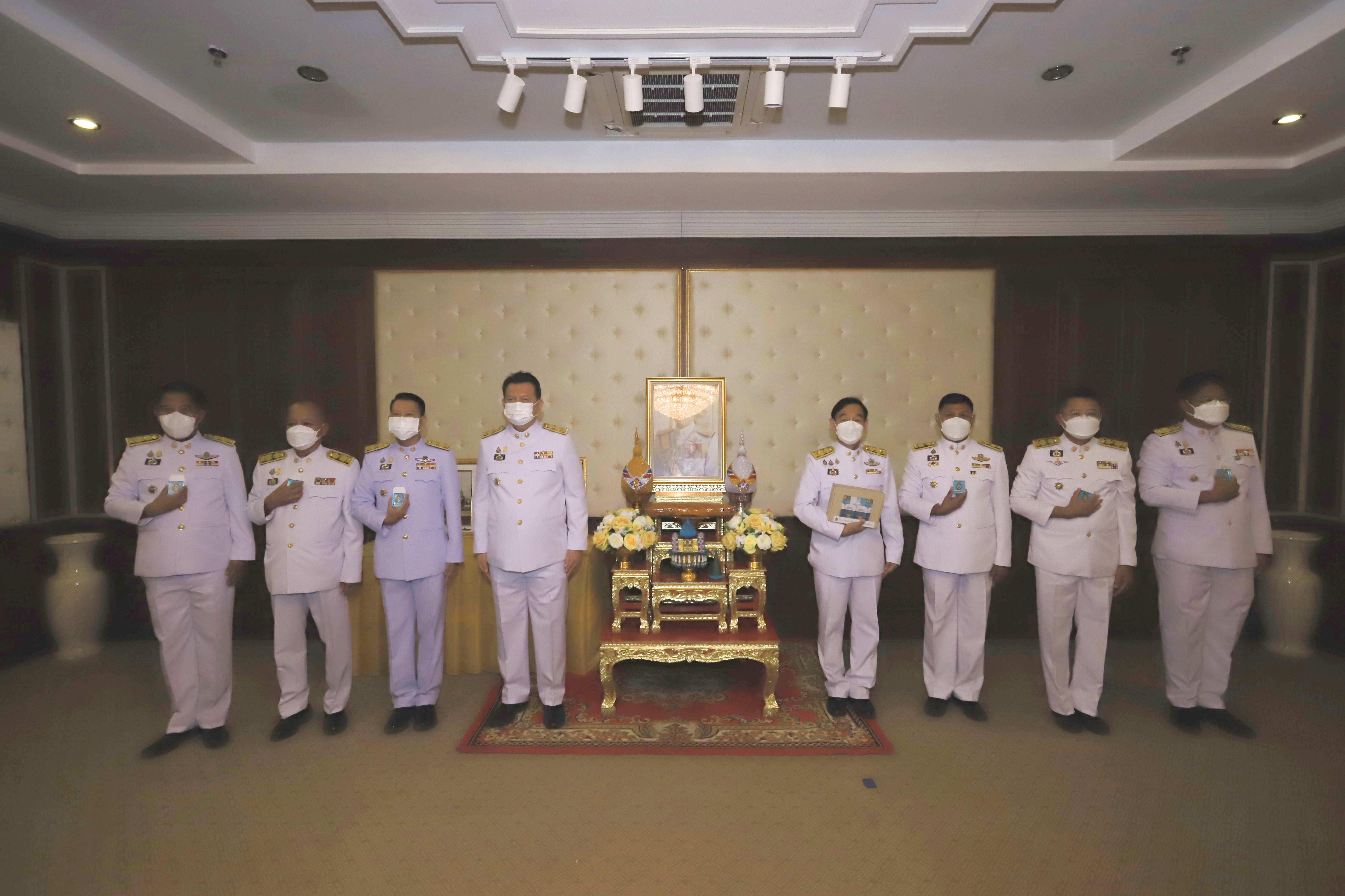 พช.กำแพงเพชร ร่วมพิธีรับมอบสเปรย์แอลกฮอล์พระราชทาน และผ้าไตร ให้กับนายอำเภอ