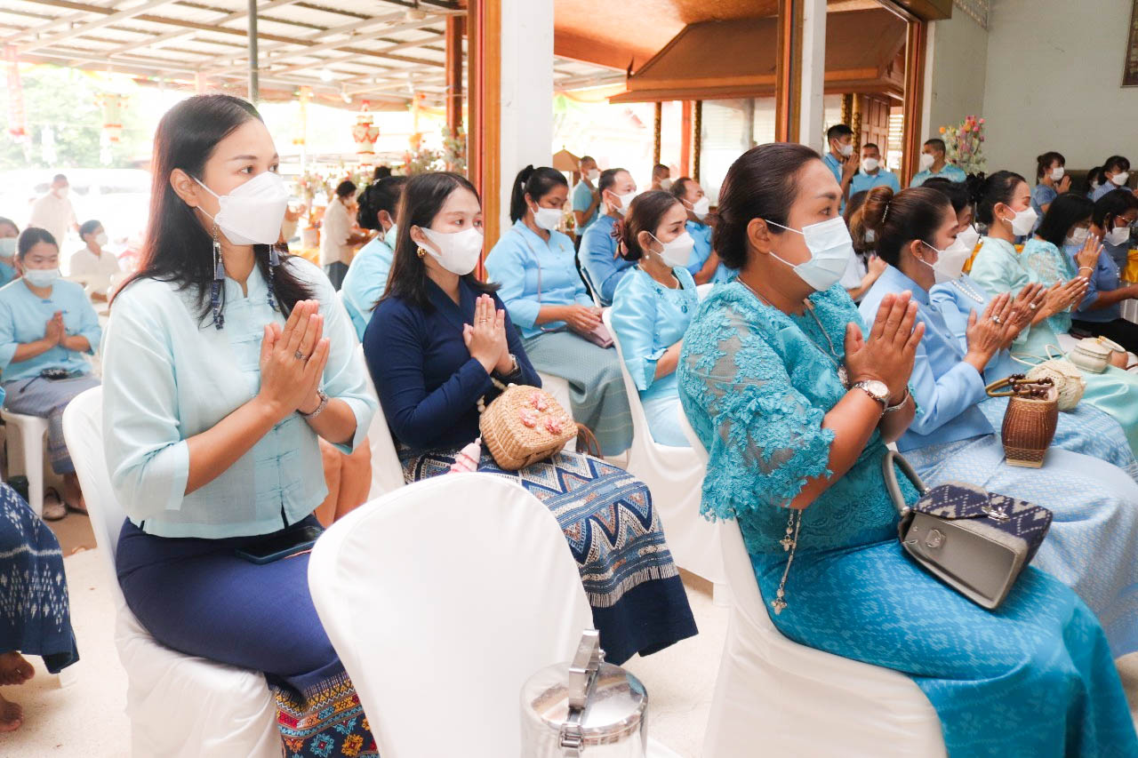 พช.กำแพงเพชร ร่วมพิธีทำบุญตักบาตร และฟังเทศน์ บทพระธรรมเทศนาเฉลิมพระบารมีใน “อุภินนมัตถจรกถา” เฉลิมพระบารมีสมเด็จพระนางเจ้าสิริกิติ์ พระบรมราชินีนาถ พระบรมราชชนนีพันปีหลวง