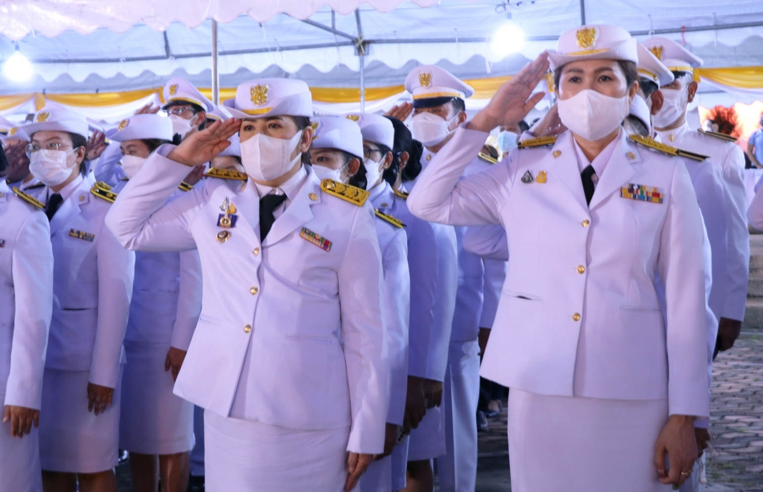 พช.กำแพงเพชร ร่วมพิธีวางพวงมาลา น้อมรำลึกในพระมหากรุณาธิคุณ เนื่องในวันคล้ายวันสวรรคต รัชกาลที่ 9