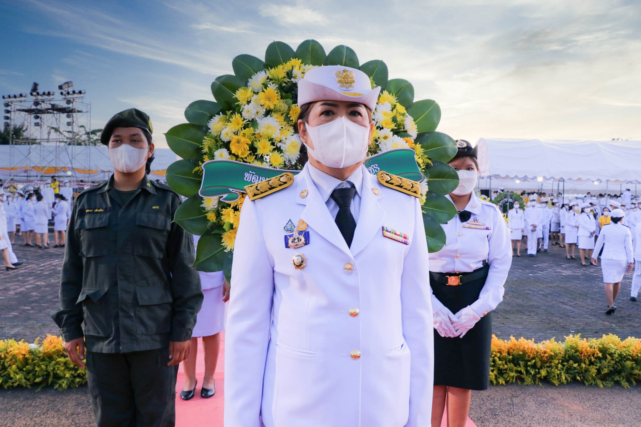 พช.กำแพงเพชร ร่วมพิธีวางพวงมาลา น้อมรำลึกในพระมหากรุณาธิคุณ เนื่องในวันคล้ายวันสวรรคต รัชกาลที่ 9