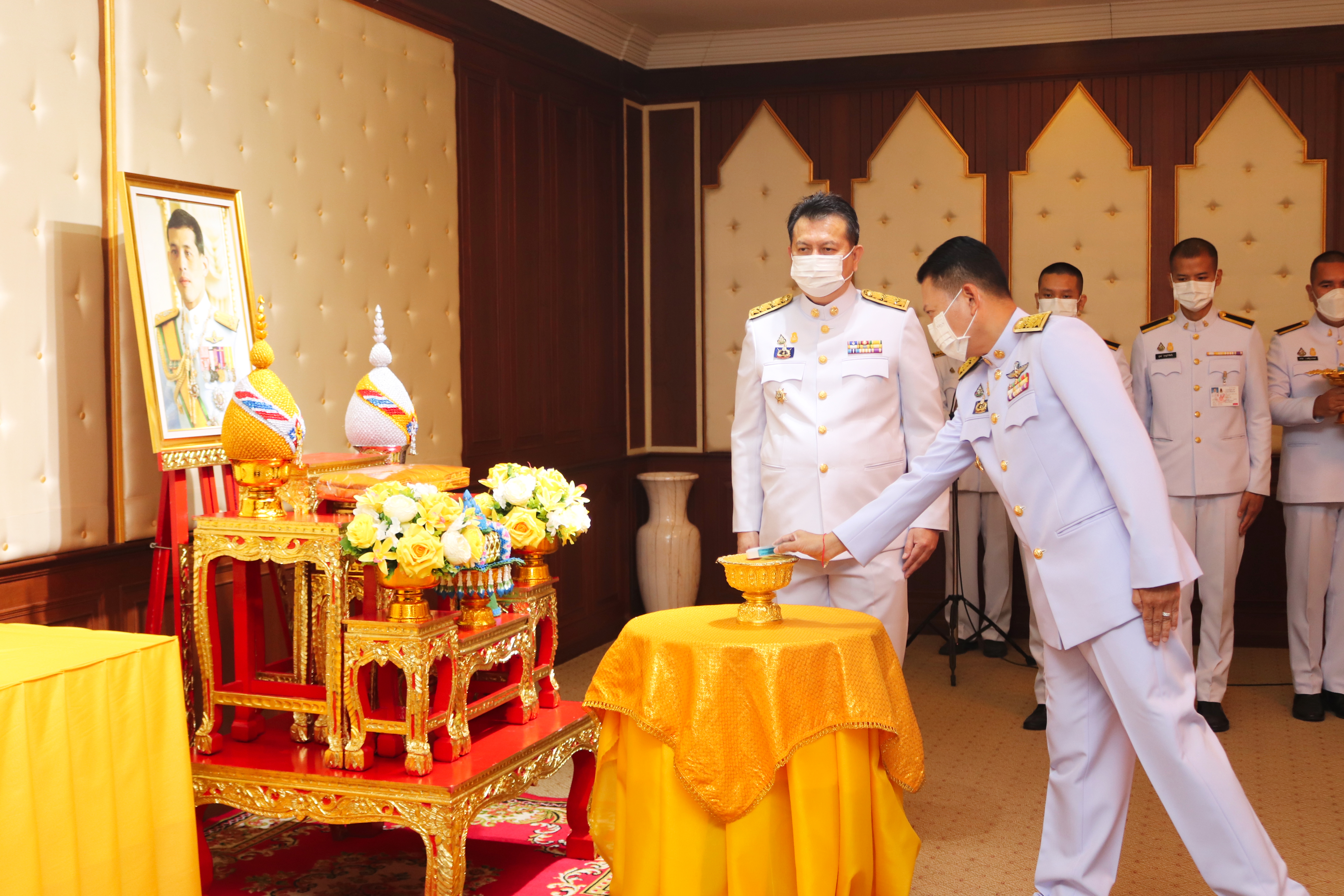 พช.กำแพงเพชร ร่วมพิธีรับมอบสเปรย์แอลกฮอล์พระราชทาน และผ้าไตร ให้กับนายอำเภอ