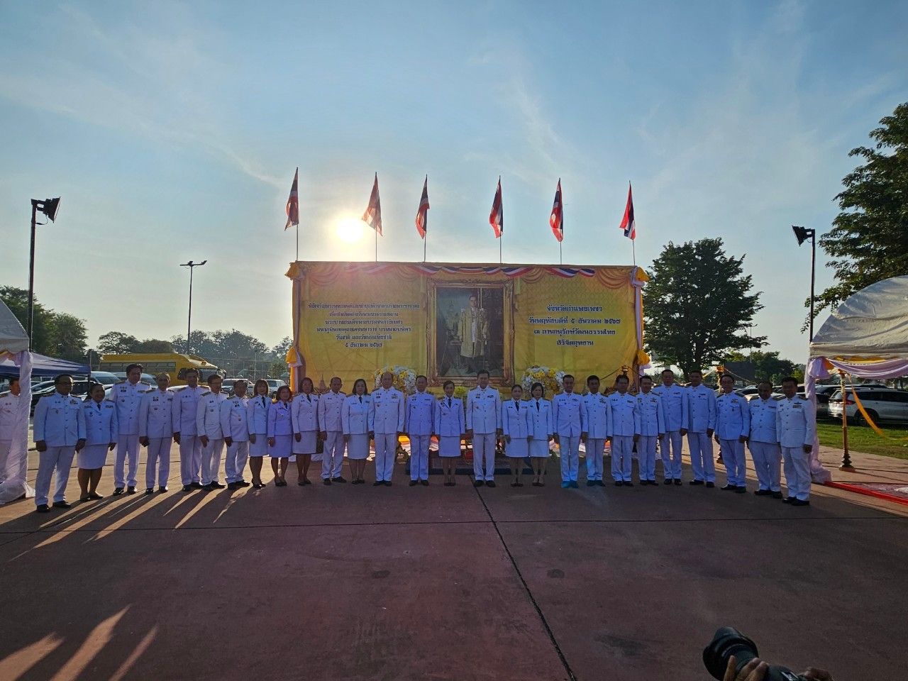 พช.กำแพงเพชร ร่วมกิจกรรมเนื่องในเนื่องในวันคล้ายวันพระบรมราชสมภพ พระบาทสมเด็จพระบรมชนกาธิเบศร มหาภูมิพลอดุลยเดชมหาราช บรมนาถบพิตร วันชาติ และวันพ่อแห่งชาติ 5 ธันวาคม