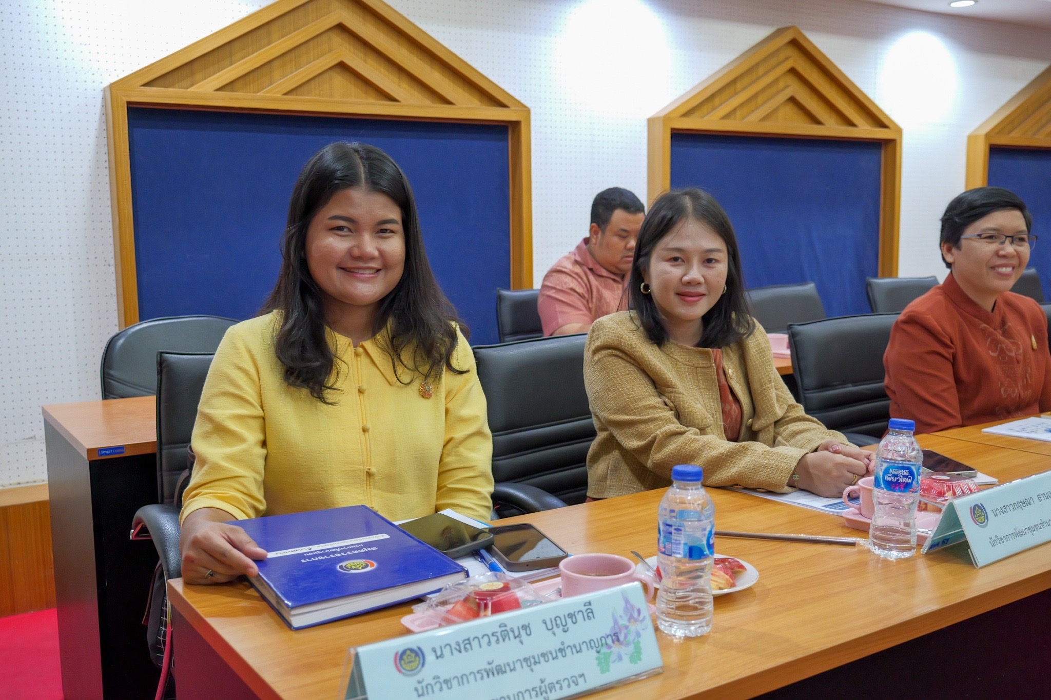 พช.กำแพงเพชร ร่วมประชุมติดตามประเด็นตรวจราชการกรมการพัฒนาชุมชน ของ นางสาววริศรา โสภาค ผู้ตรวจราชการกรมการพัฒนาชุมชน