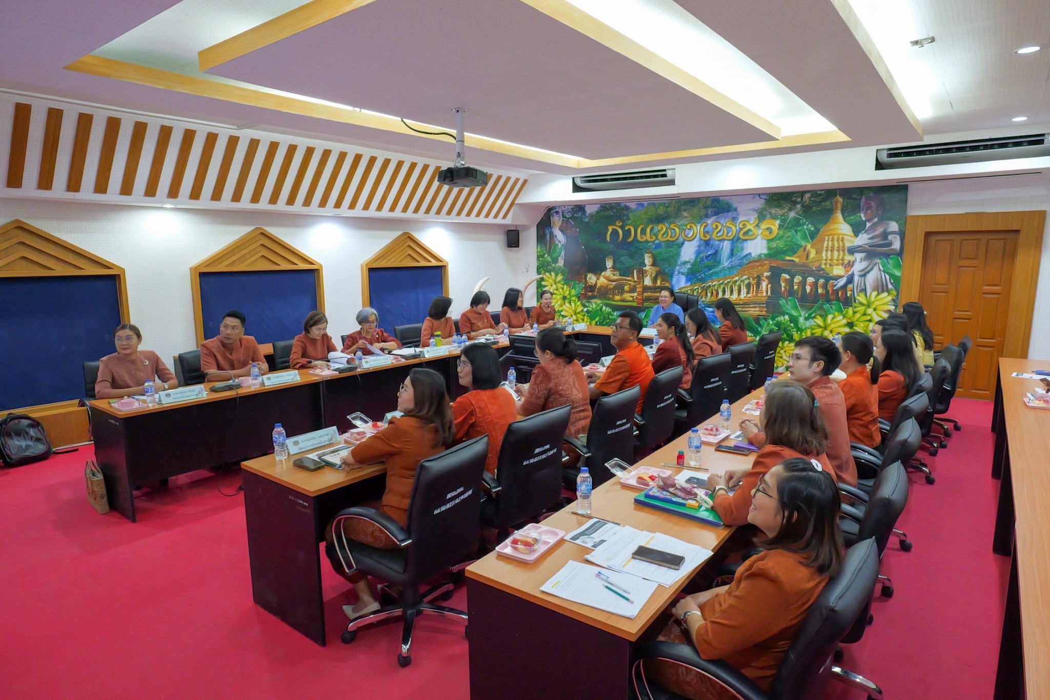 พช.กำแพงเพชร ร่วมประชุมติดตามประเด็นตรวจราชการกรมการพัฒนาชุมชน ของ นางสาววริศรา โสภาค ผู้ตรวจราชการกรมการพัฒนาชุมชน