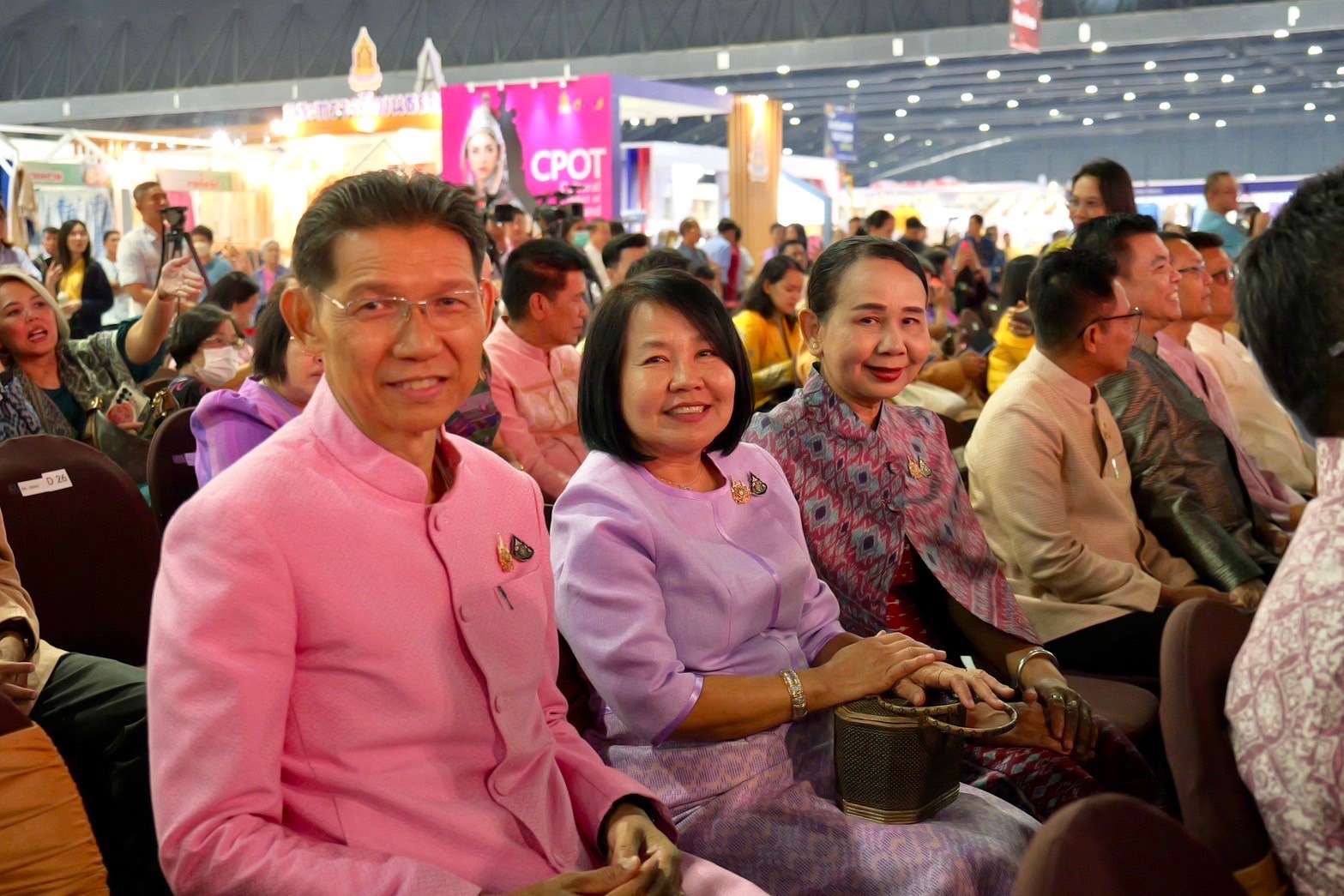 พช.กำแพงเพชร ร่วมพิธีเปิดสุดยิ่งใหญ่ !! “OTOP City 2024 Happy Market” กระทรวงมหาดไทยมอบความสุขให้คนไทยส่งท้ายปลายปี