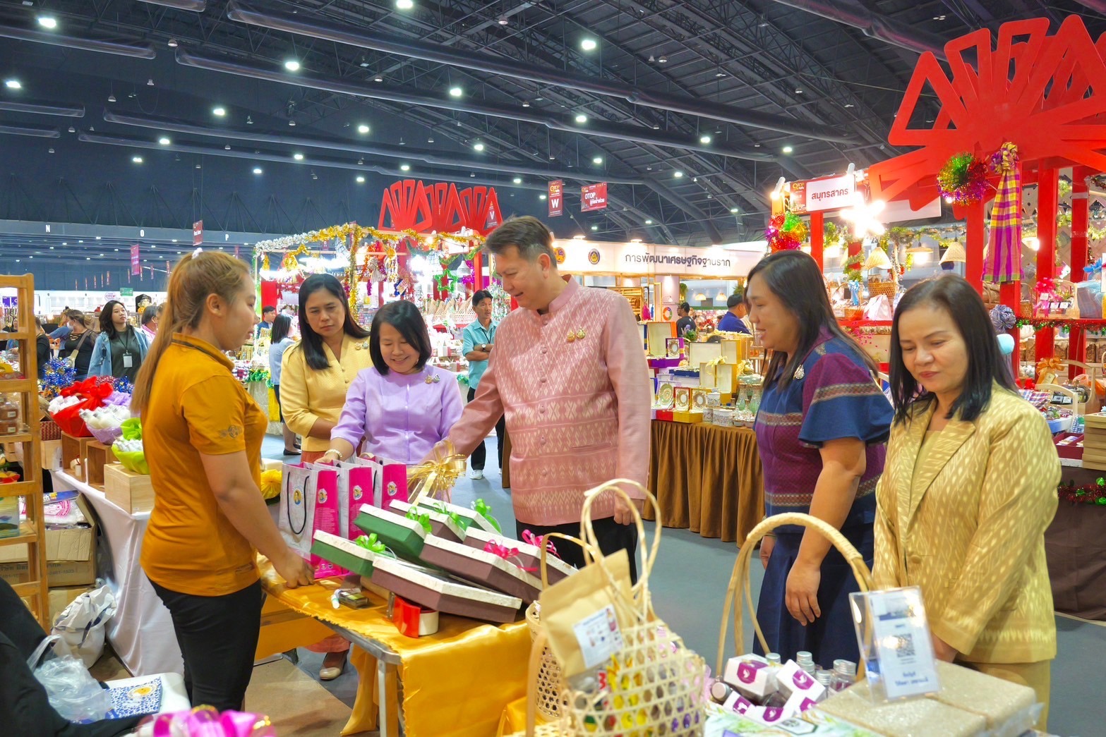 พช.กำแพงเพชร ร่วมพิธีเปิดสุดยิ่งใหญ่ !! “OTOP City 2024 Happy Market” กระทรวงมหาดไทยมอบความสุขให้คนไทยส่งท้ายปลายปี