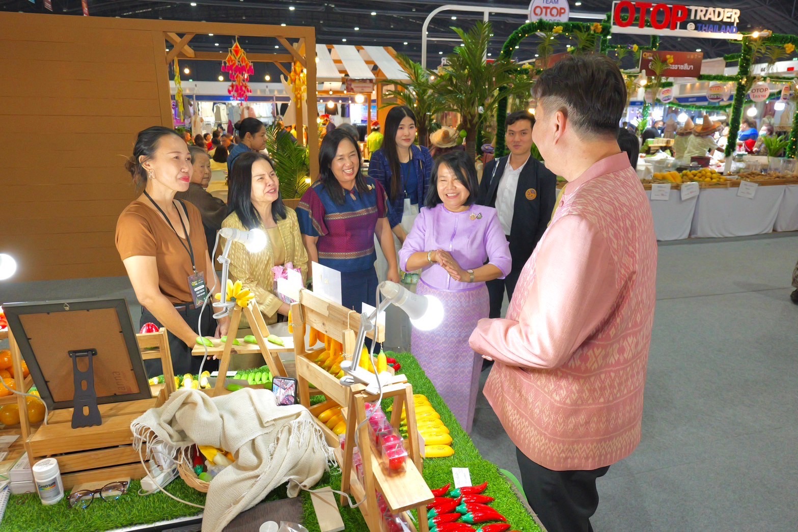 พช.กำแพงเพชร ร่วมพิธีเปิดสุดยิ่งใหญ่ !! “OTOP City 2024 Happy Market” กระทรวงมหาดไทยมอบความสุขให้คนไทยส่งท้ายปลายปี