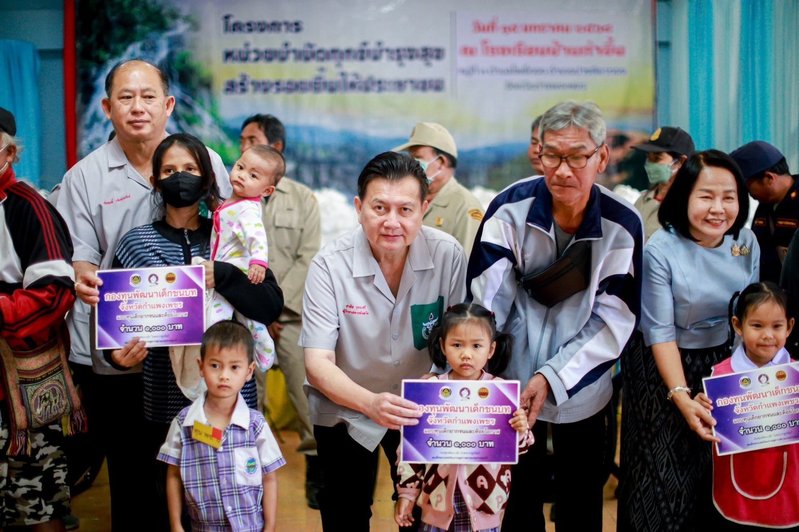 พช.กำแพงเพชร ร่วมการออกหน่วยบำบัดทุกข์ บำรุงสุขสร้างรอยยิ้มให้ประชาชน ในพื้นที่อำเภอปางศิลาทอง