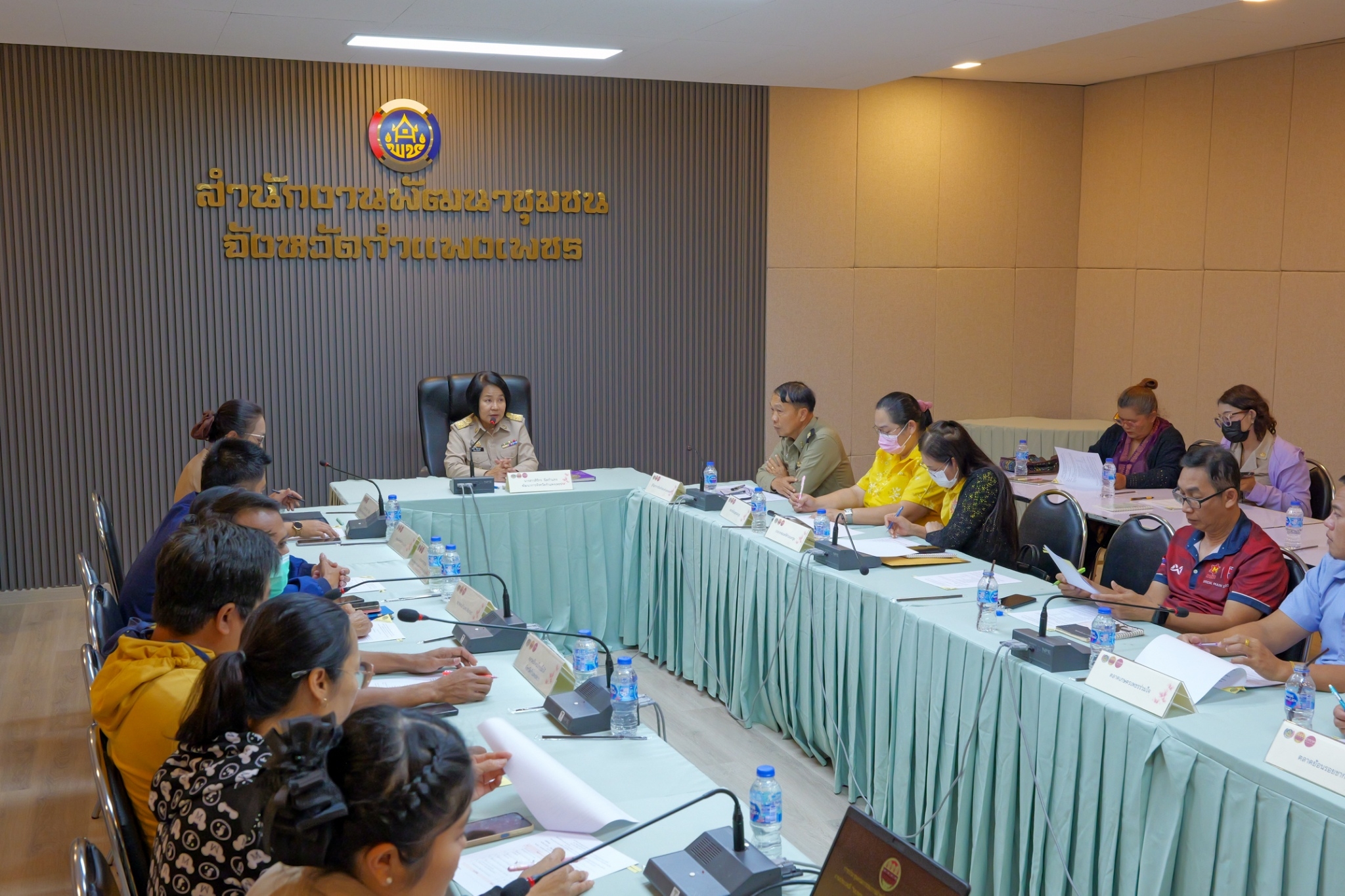 พช.กำแพงเพชร จัดการประชุมคณะกรรมการฝ่ายจำหน่ายสินค้า และอาหารพื้นบ้าน งานประเพณี “นบพระ – เล่นเพลงและงานกาชาดจังหวัดกำแพงเพชร” ประจำปี พ.ศ. 2568