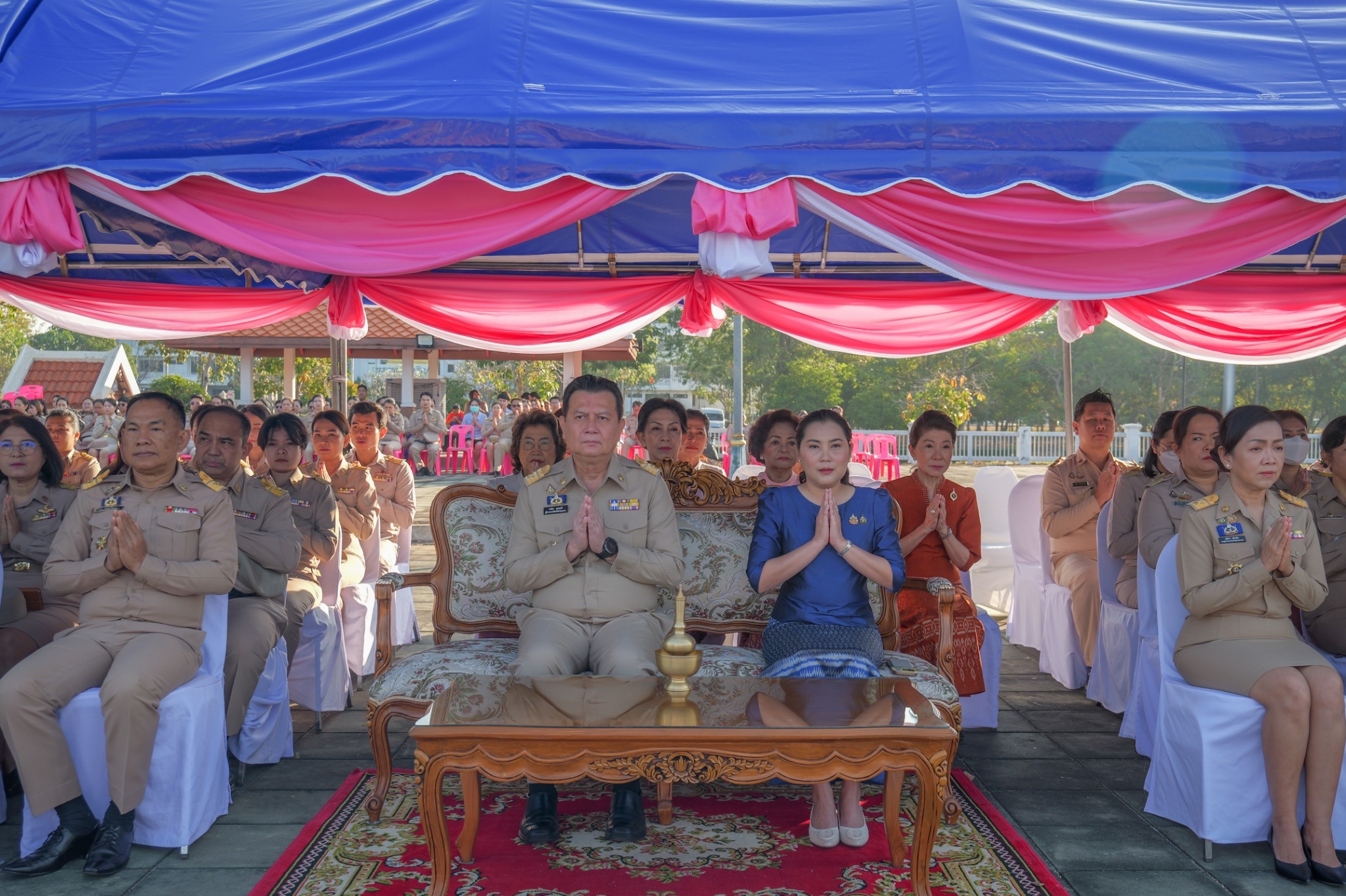 พช.กำแพงเพชร ร่วมกิจกรรมเคารพธงชาติไทย กล่าวคำปฏิญาณตนและร่วมเปลี่ยนผ้าห่มพระใหญ่ เพื่อความเป็นสิริมงคล เนื่องในวันขึ้นปีใหม่ พุทธศักราช 2568