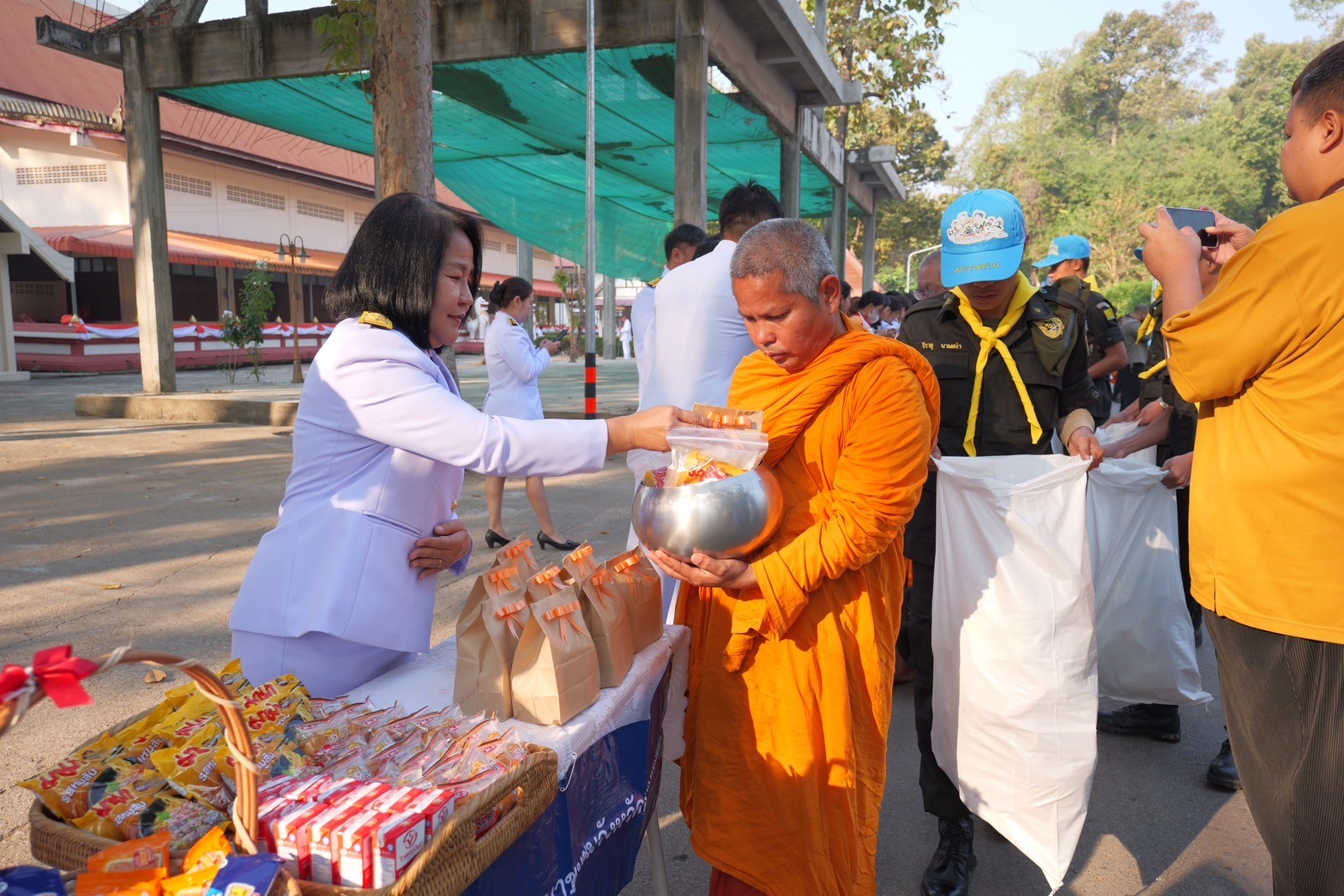 พช.กำแพงเพชร ร่วมพิธีทำบุญตักบาตรถวายพระราชกุศล เฉลิมพระเกียรติ สมเด็จพระเจ้าลูกเธอ เจ้าฟ้าสิริวัณณวรี นารีรัตนราชกัญญา เนื่องในโอกาสวันคล้ายวันประสูติ 8 มกราคม 2568