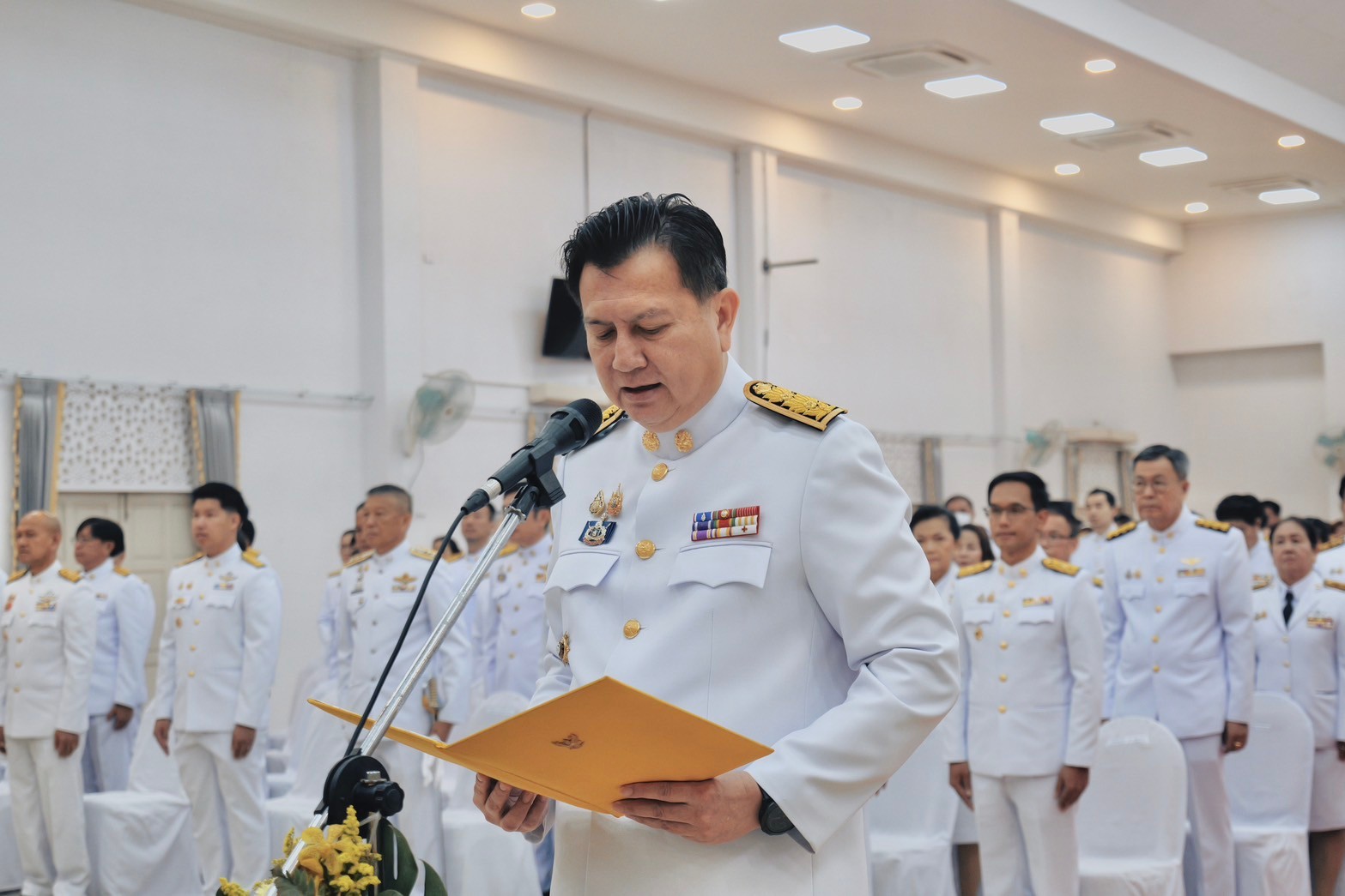 พช.กำแพงเพชร ร่วมพิธีวางพานพุ่มดอกไม้สด เนื่องในวันพ่อขุนรามคำแหงมหาราช ประจำปี 2568