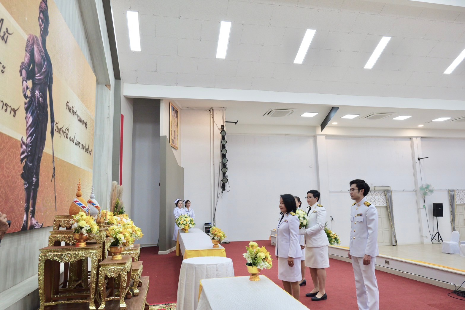 พช.กำแพงเพชร ร่วมพิธีวางพานพุ่มดอกไม้สด เนื่องในวันพ่อขุนรามคำแหงมหาราช ประจำปี 2568
