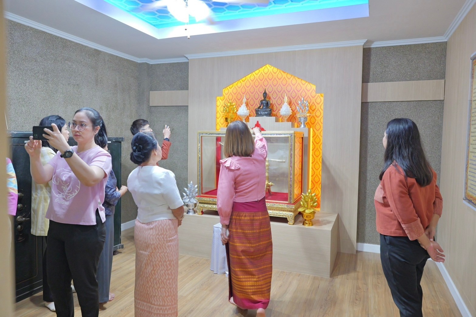 พช.กำแพงเพชร นำทีมเข้าชมพระแสงราชศัสตราประจำเมืองกำแพงเพชร
