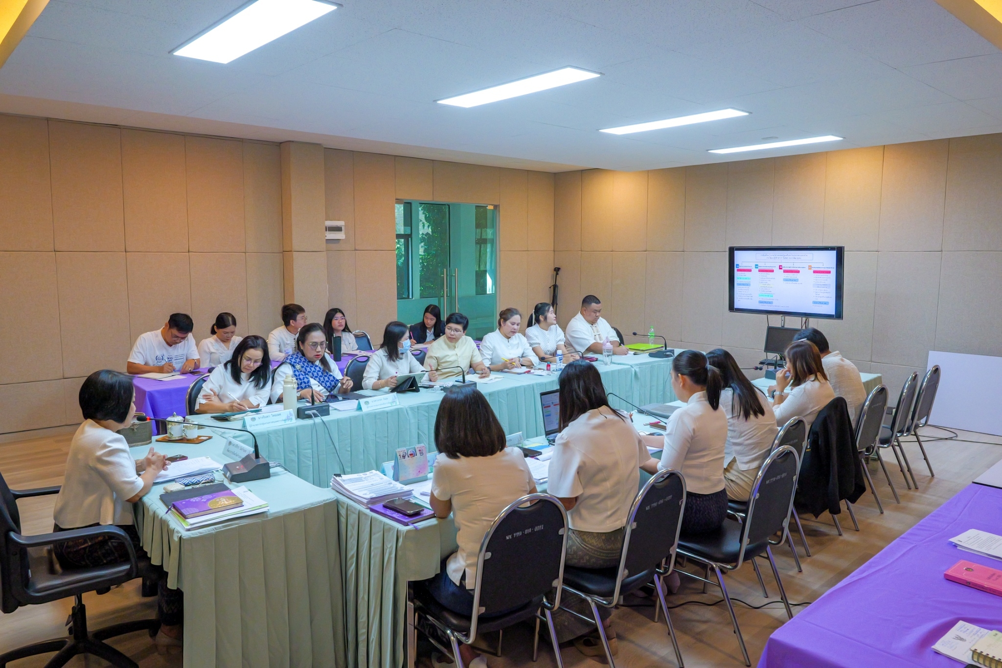 พช.กำแพงเพชร จัดการประชุมมอบนโยบายแนวทางการดำเนินกิจกรรม และกำหนดตัวชี้วัดการปฏิบัติราชการ ประจำปีงบประมาณ พ.ศ. 2568