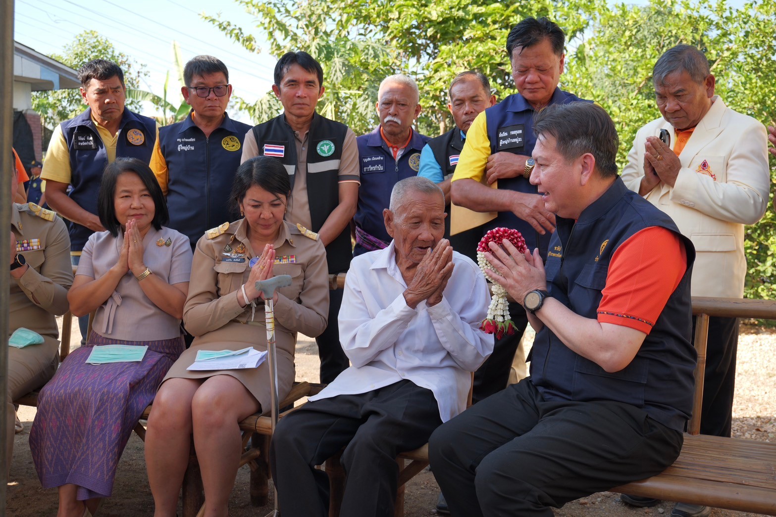 พช.กำแพงเพชร ร่วมกิจกรรมเยี่ยมบ้าน สร้างขวัญกำลังใจ ผู้สูงอายุ 100 ปี ขึ้นไป ในพื้นที่อำเภอคลองขลุงและอำเภอคลองลาน
