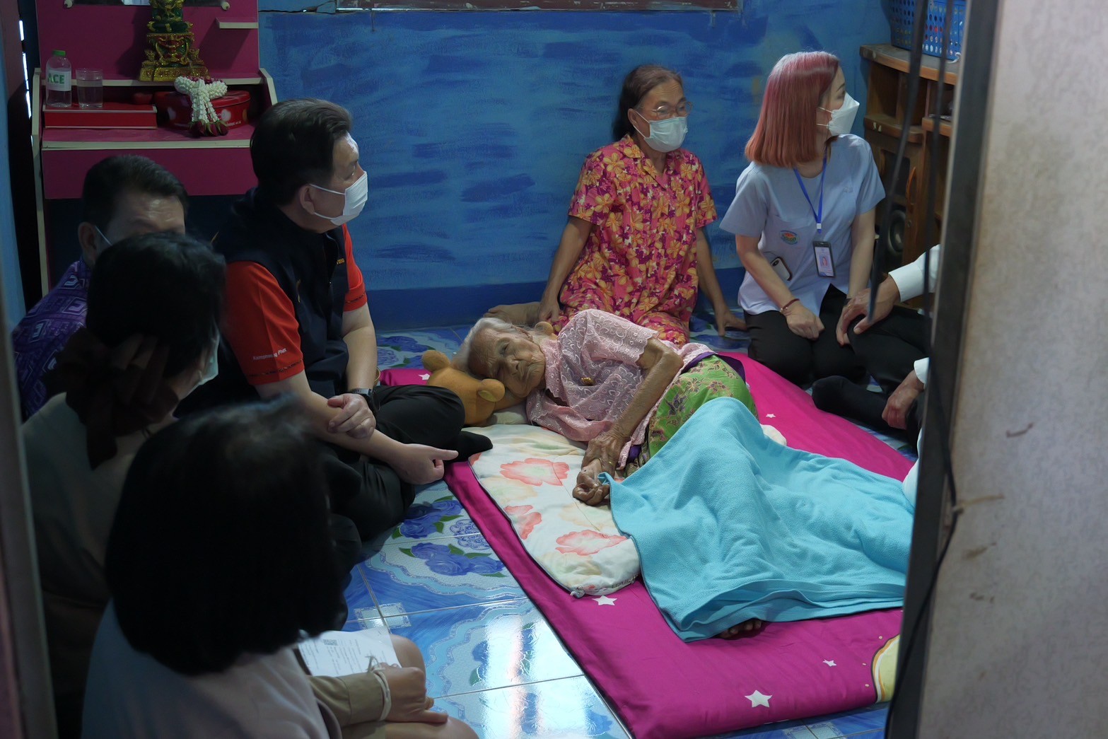พช.กำแพงเพชร ร่วมกิจกรรมเยี่ยมบ้าน สร้างขวัญกำลังใจ ผู้สูงอายุ 100 ปี ขึ้นไป ในพื้นที่อำเภอคลองขลุงและอำเภอคลองลาน