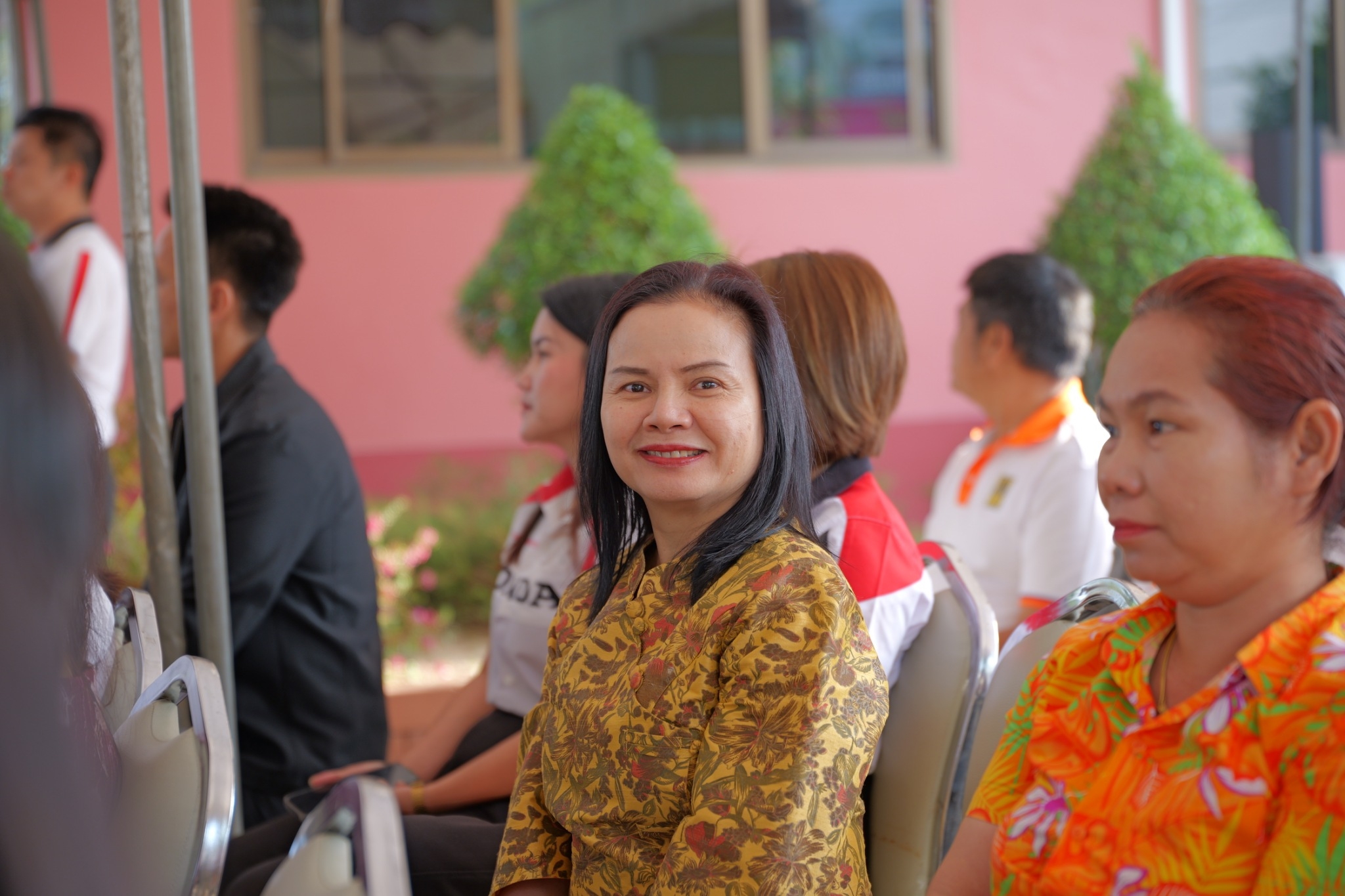 พช.กำแพงเพชร ร่วมส่งมอบตู้เย็นและเตารีด เพื่อสนับสนุนของรางวัล การออกร้านกาชาด ในงานประเพณี “นบพระ – เล่นเพลง และงานกาชาดจังหวัดกำแพงเพชร” ประจำปี 2568