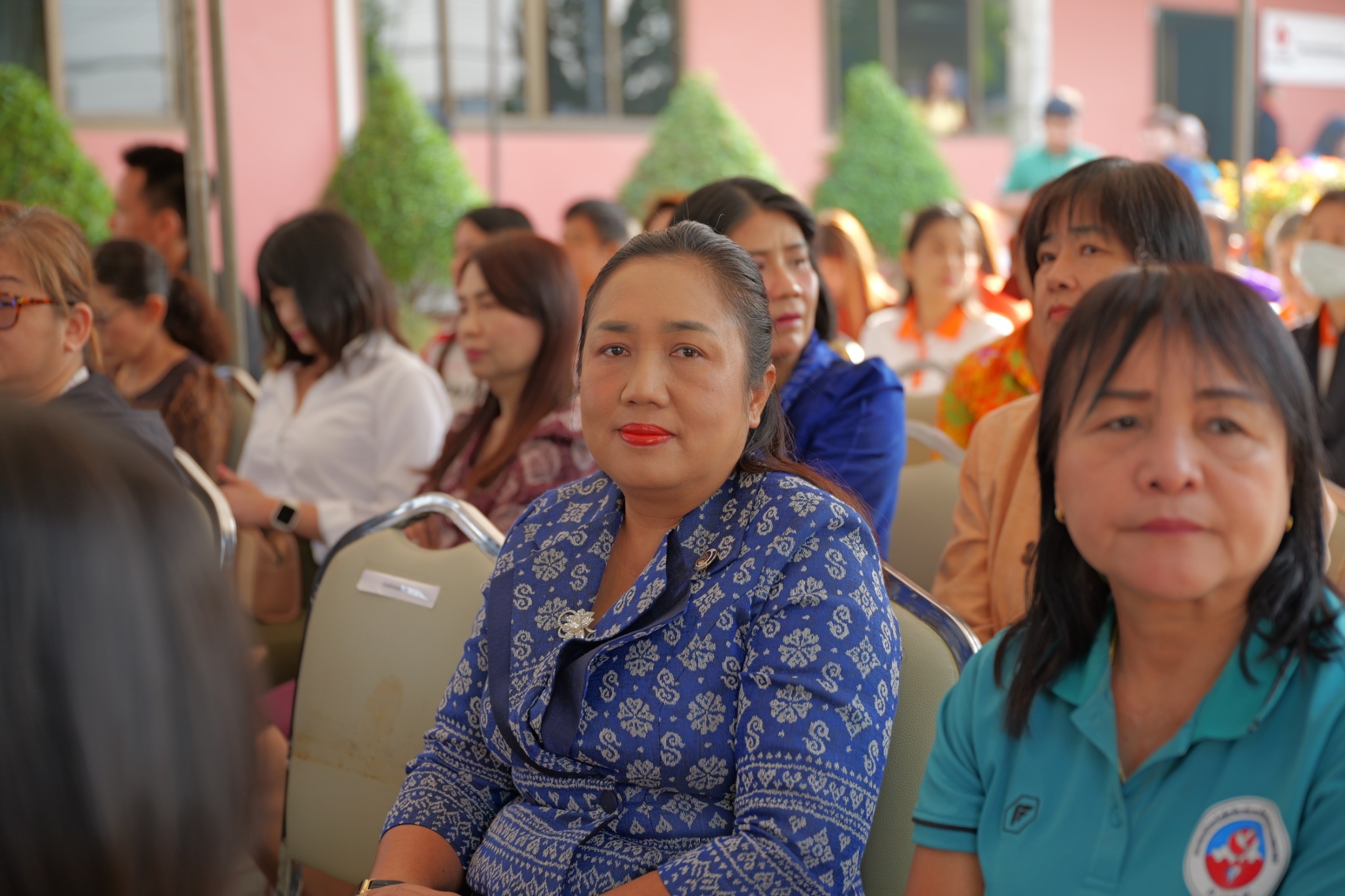 พช.กำแพงเพชร ร่วมส่งมอบตู้เย็นและเตารีด เพื่อสนับสนุนของรางวัล การออกร้านกาชาด ในงานประเพณี “นบพระ – เล่นเพลง และงานกาชาดจังหวัดกำแพงเพชร” ประจำปี 2568