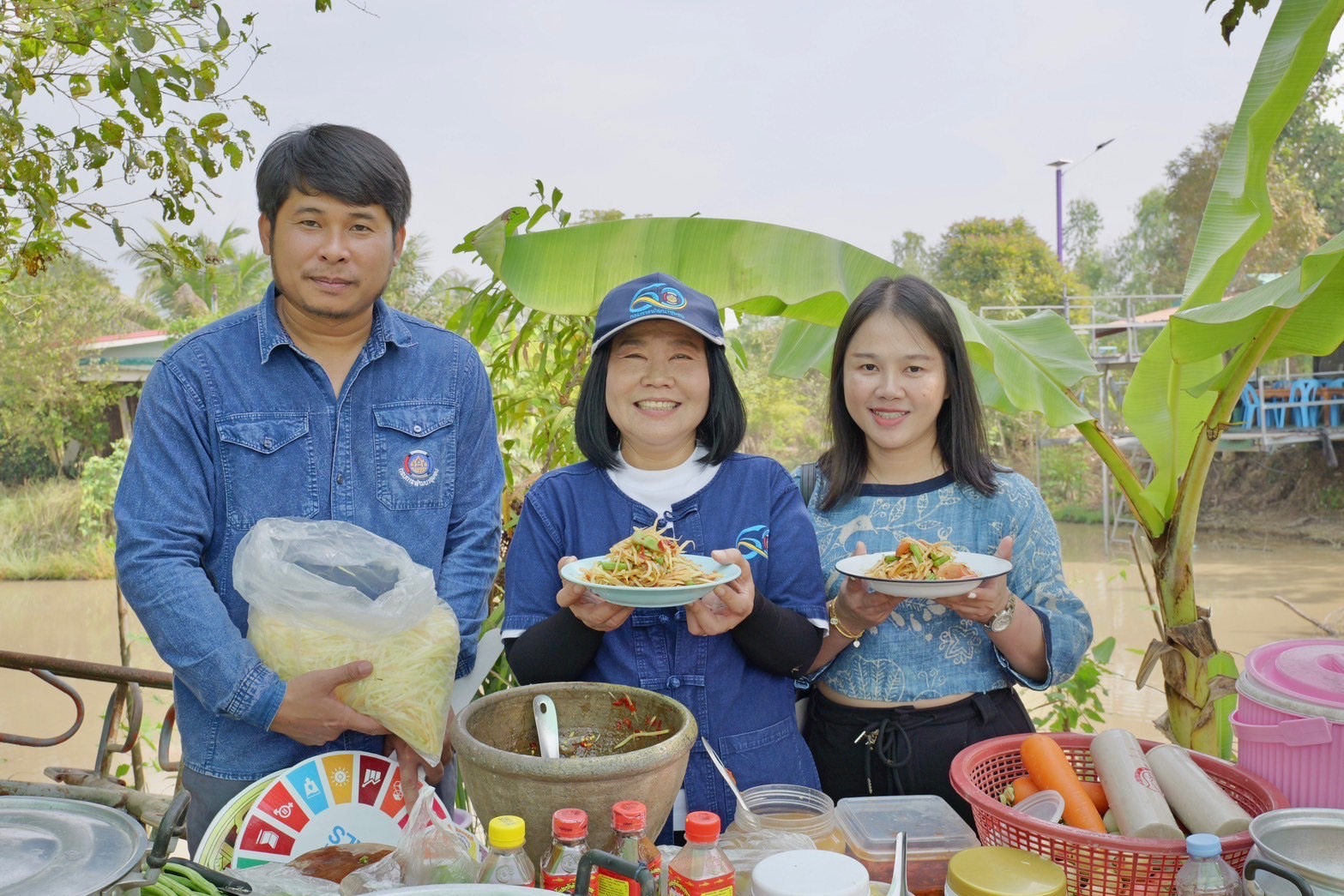 พช.กำแพงเพชร จัดกิจกรรมเอามื้อสามัคคี ทำความดีถวายเป็นพระราชกุศล และกิจกรรมวันดินโลก ระดับจังหวัด ประจำเดือนมกราคม 2568