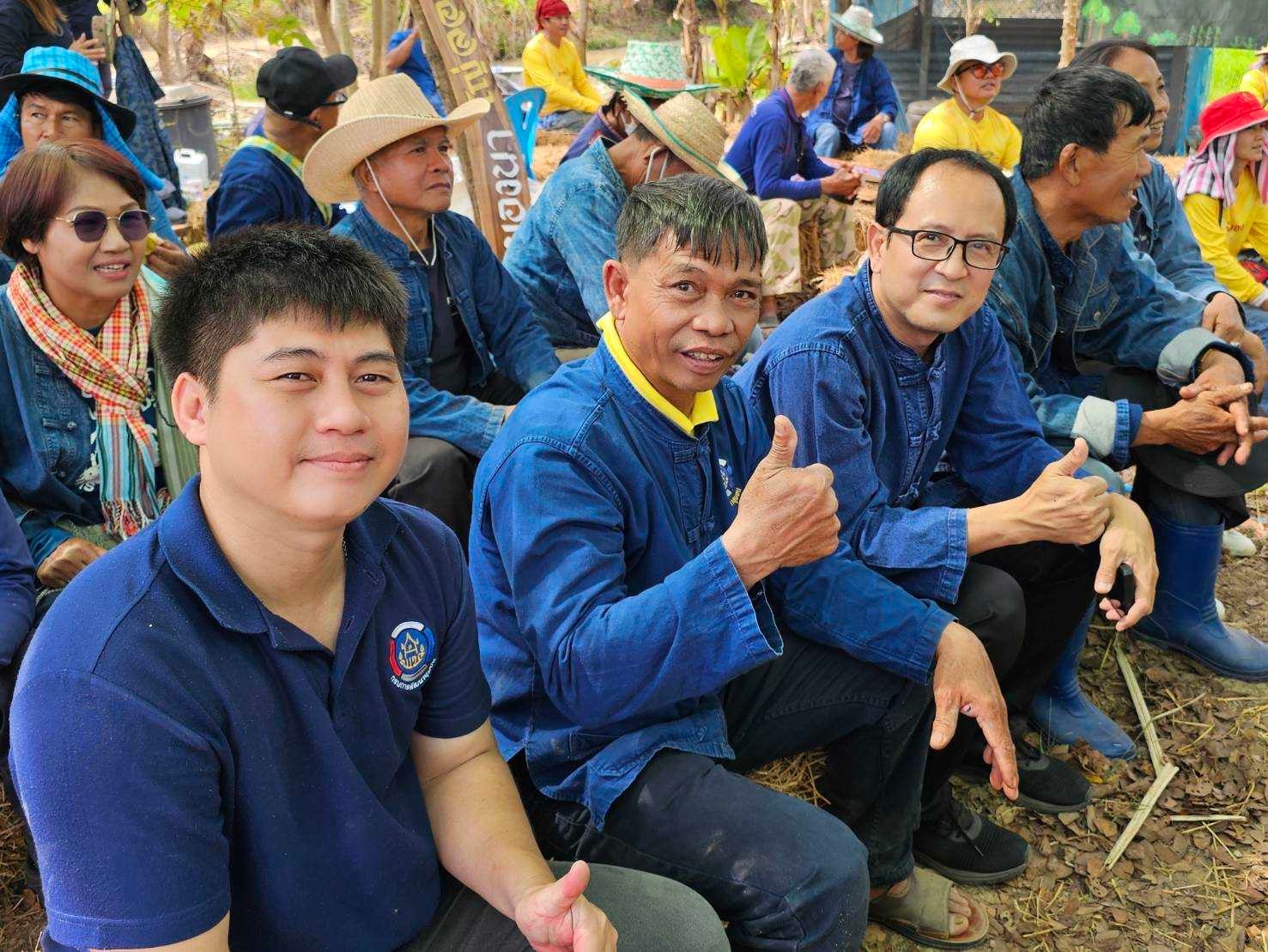 พช.กำแพงเพชร จัดกิจกรรมเอามื้อสามัคคี ทำความดีถวายเป็นพระราชกุศล และกิจกรรมวันดินโลก ระดับจังหวัด ประจำเดือนมกราคม 2568