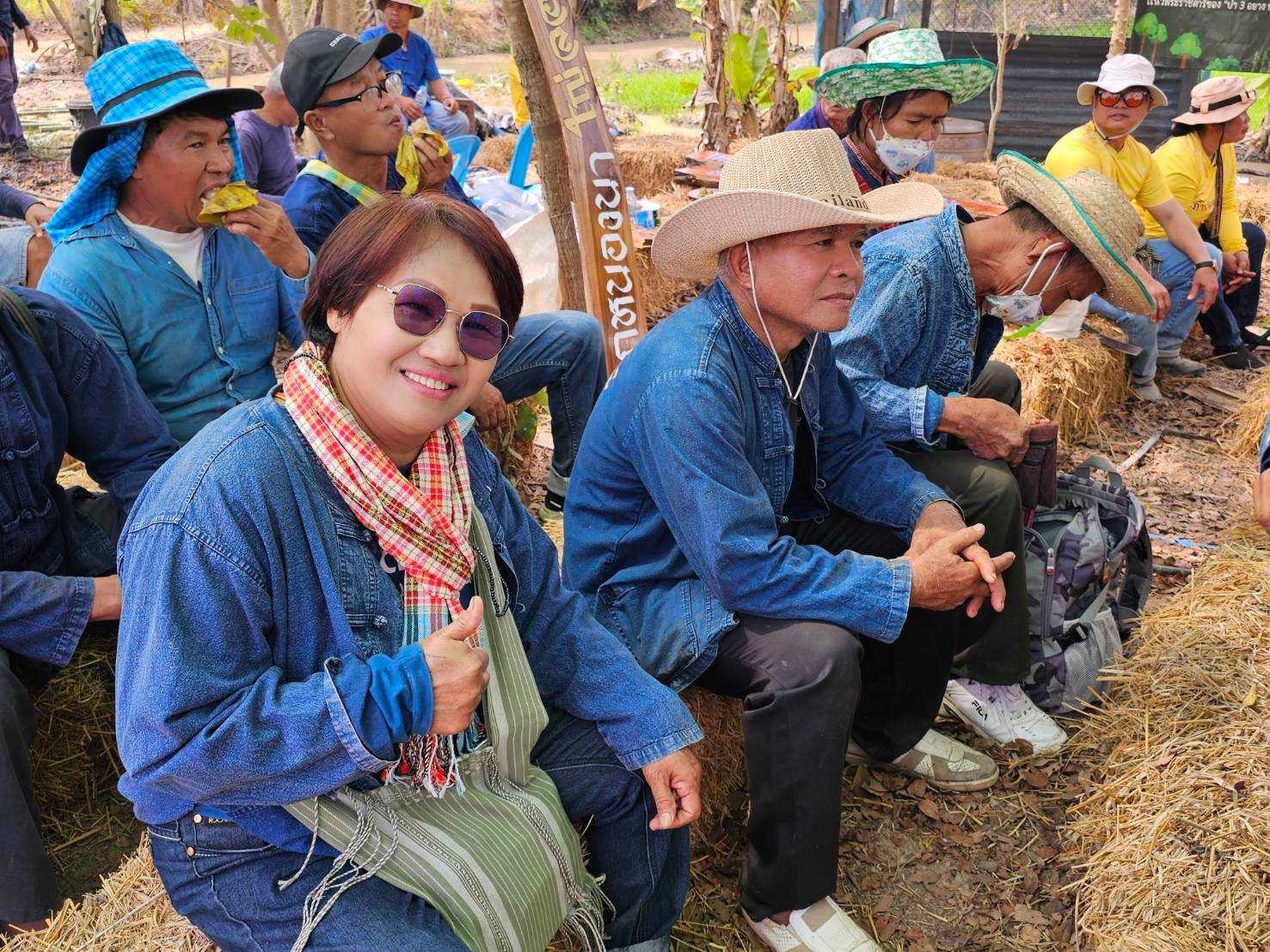 พช.กำแพงเพชร จัดกิจกรรมเอามื้อสามัคคี ทำความดีถวายเป็นพระราชกุศล และกิจกรรมวันดินโลก ระดับจังหวัด ประจำเดือนมกราคม 2568