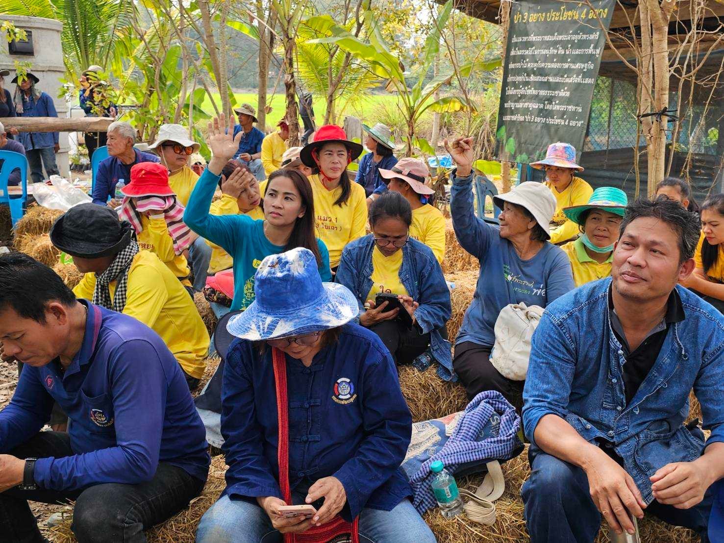 พช.กำแพงเพชร จัดกิจกรรมเอามื้อสามัคคี ทำความดีถวายเป็นพระราชกุศล และกิจกรรมวันดินโลก ระดับจังหวัด ประจำเดือนมกราคม 2568