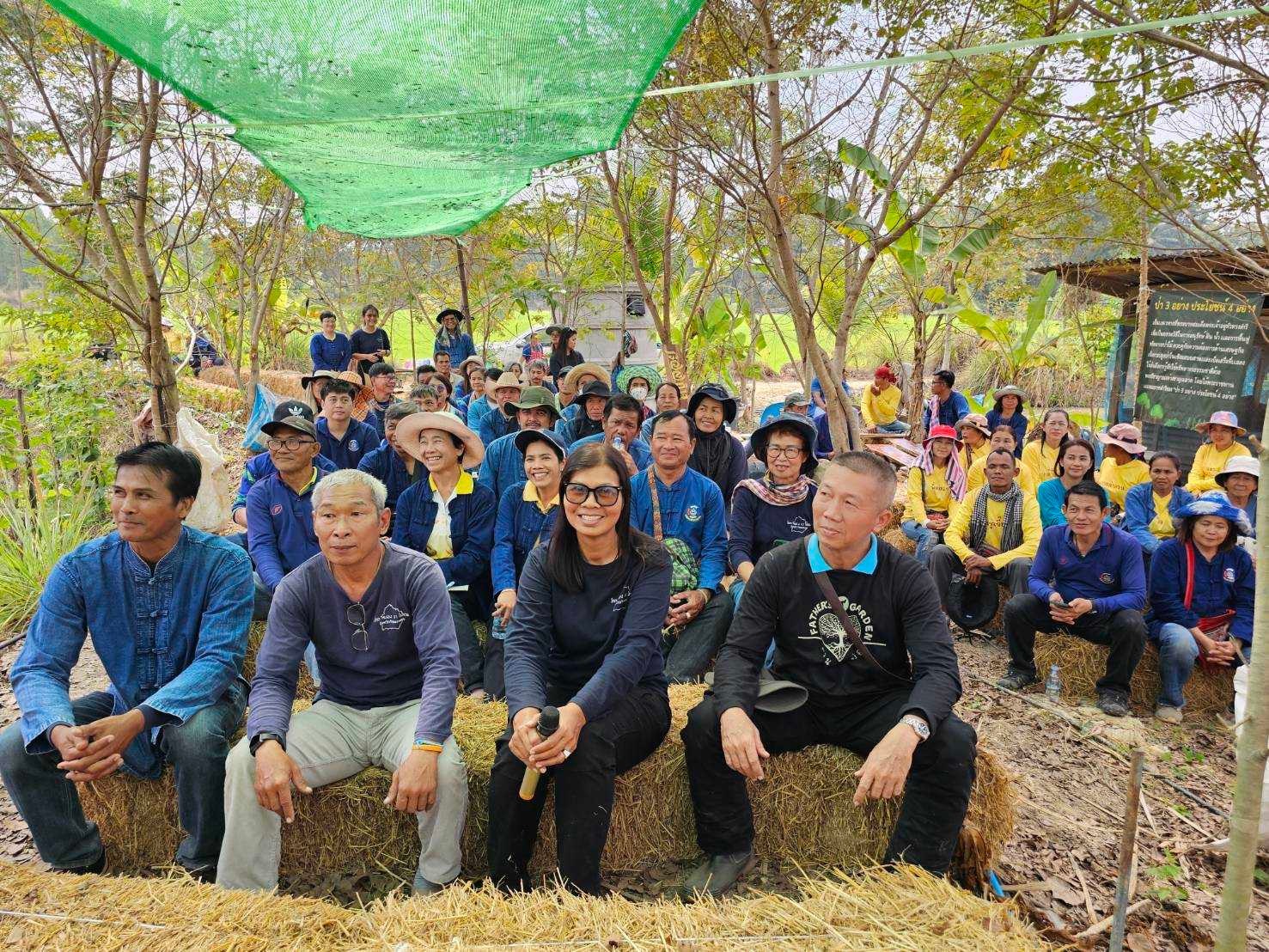 พช.กำแพงเพชร จัดกิจกรรมเอามื้อสามัคคี ทำความดีถวายเป็นพระราชกุศล และกิจกรรมวันดินโลก ระดับจังหวัด ประจำเดือนมกราคม 2568