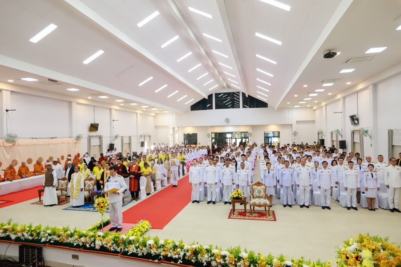 พช.กำแพงเพชร ร่วมประกอบพิธีทางศาสนา มหามงคลถวายพระราชกุศลเฉลิมพระเกียรติพระบาทสมเด็จพระเจ้าอยู่หัว เนื่องในโอกาสพระราชพิธีสมมงคลพระชนมายุเท่าพระบาทสมเด็จพระพุทธยอดฟ้าจุฬาโลกมหาราช