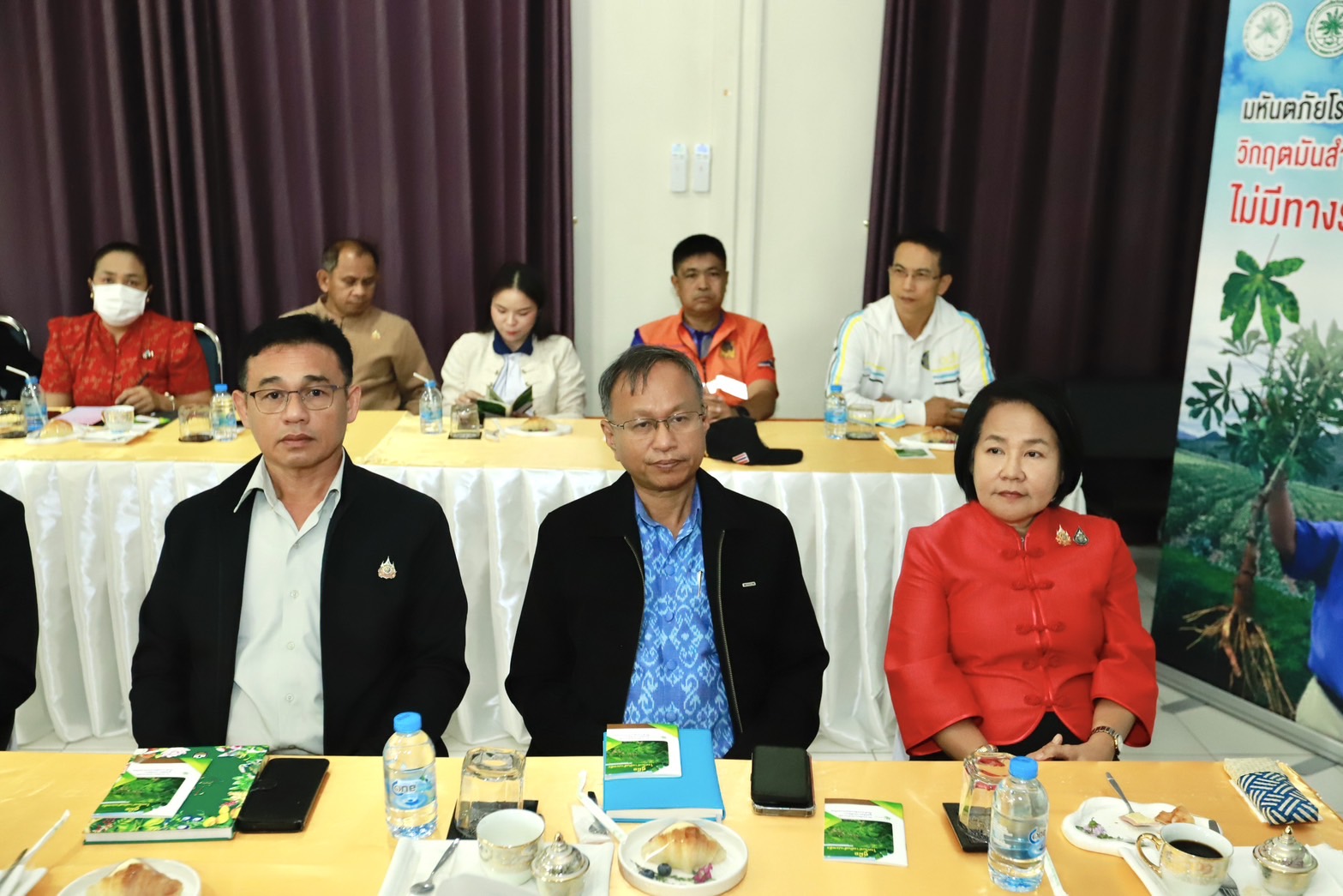 พช.กำแพงเพชร ร่วมลงพื้นที่เยี่ยมชมกระบวนการผลิตแป้งมันสำปะหลัง เพื่อรับฟัง รับทราบ และศึกษาขั้นตอนและกระบวนการผลิตและแปรรูปมันสำปะหลัง บริษัท ชากังราว สตาร์ช จำกัด
