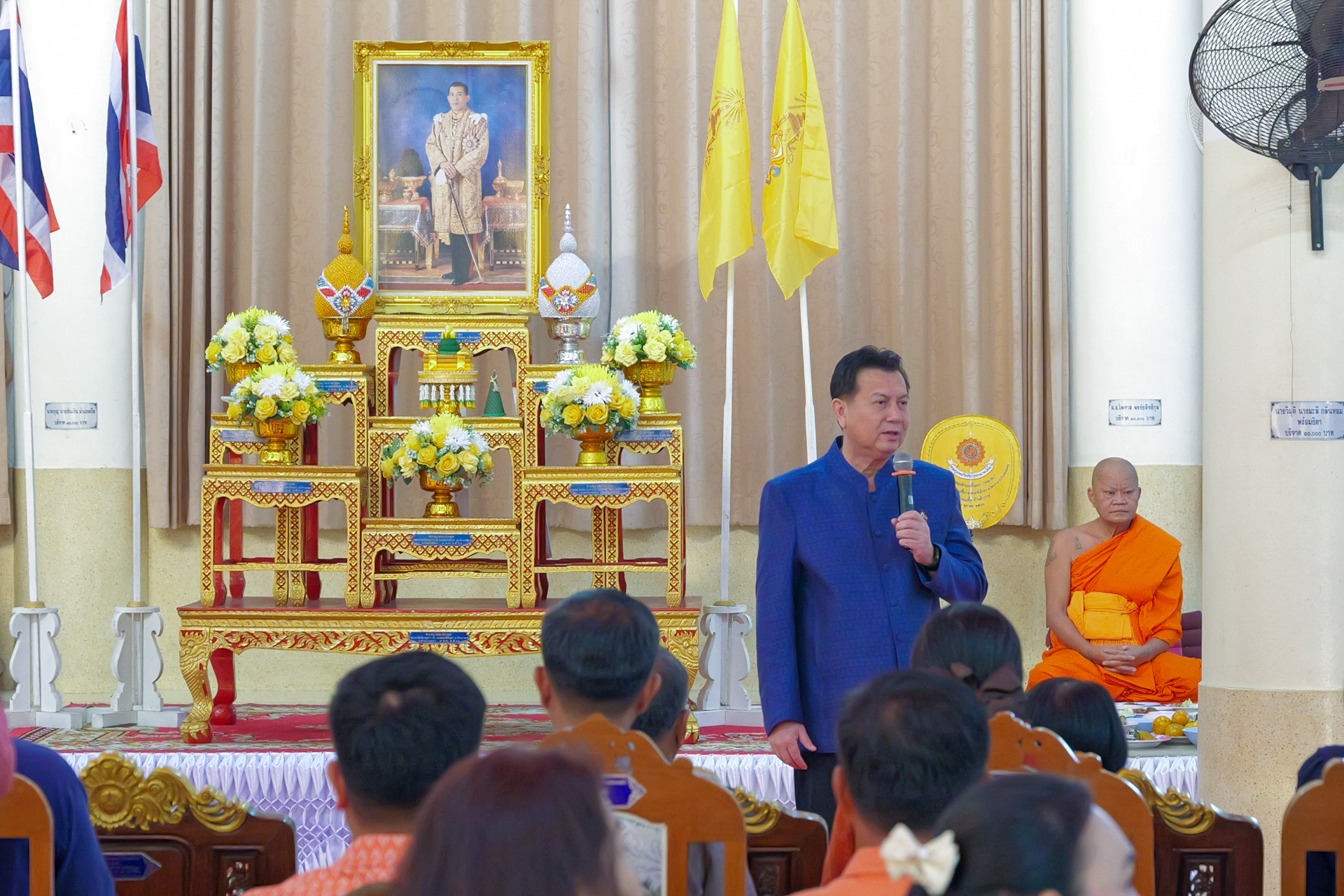 พช.กำแพงเพชร ร่วมกิจกรรมทำบุญตักบาตรพระสงฆ์ ตามโครงการ จังหวัดกำแพงเพชร หิ้วตะกร้า แต่งผ้าไทย ไปวัด ที่อำเภอไทรงาม