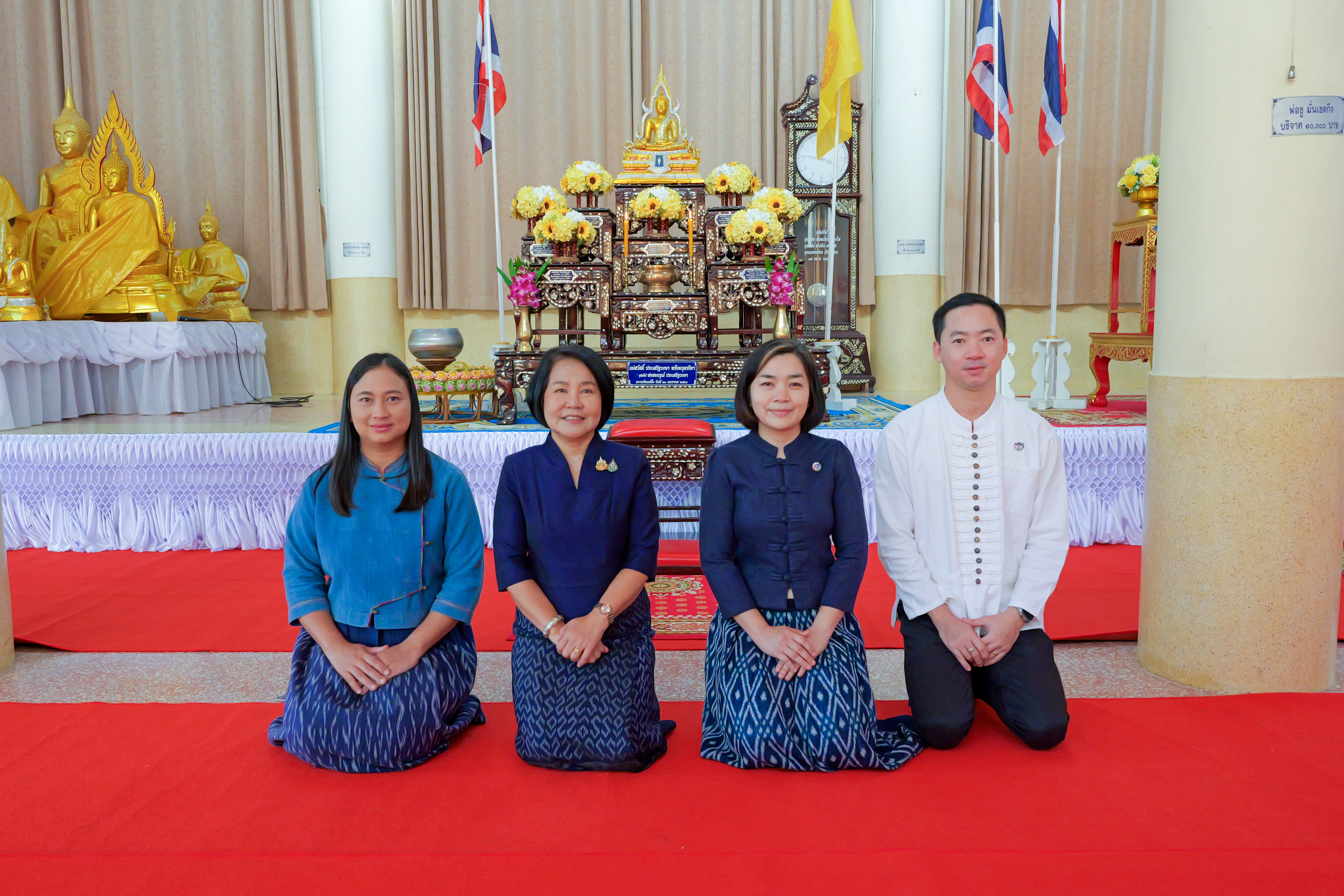 พช.กำแพงเพชร ร่วมกิจกรรมทำบุญตักบาตรพระสงฆ์ ตามโครงการ จังหวัดกำแพงเพชร หิ้วตะกร้า แต่งผ้าไทย ไปวัด ที่อำเภอไทรงาม
