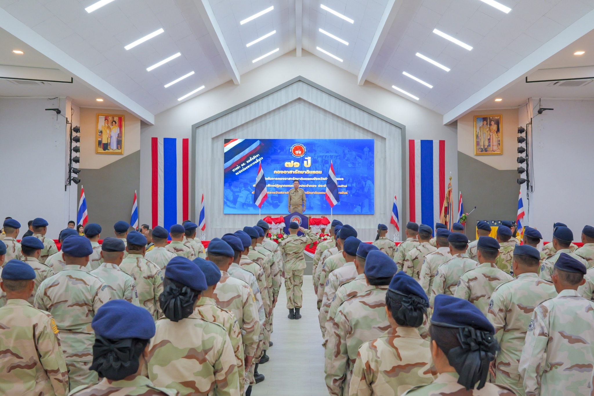 พช.กำแพงเพชร ร่วมพิธีกระทำสัตย์ปฏิญาณตนต่อธงชัยประจำกองและสวนสนาม กองบังคับการกองอาสารักษาดินแดน จังหวัดกำแพงเพชร ประจำปี พ.ศ. 2568 เนื่องในวันกองอาสารักษาดินแดน