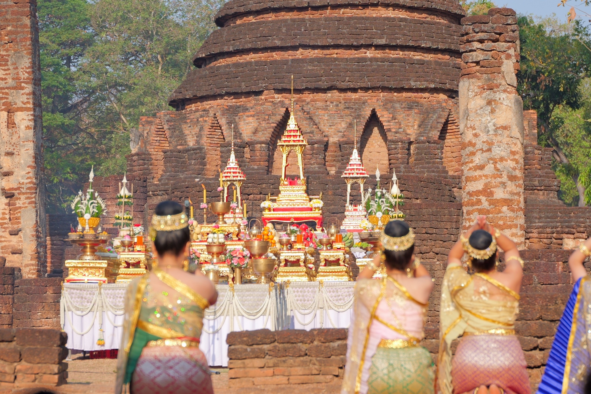 พช.กำแพงเพชร ร่วมพิธีบวงสรวงอดีตกษัตริยาธิราช ในงานประเพณี “นบพระ-เล่นเพลง” และงานกาชาดจังหวัดกำแพงเพชร ประจำปี 2568