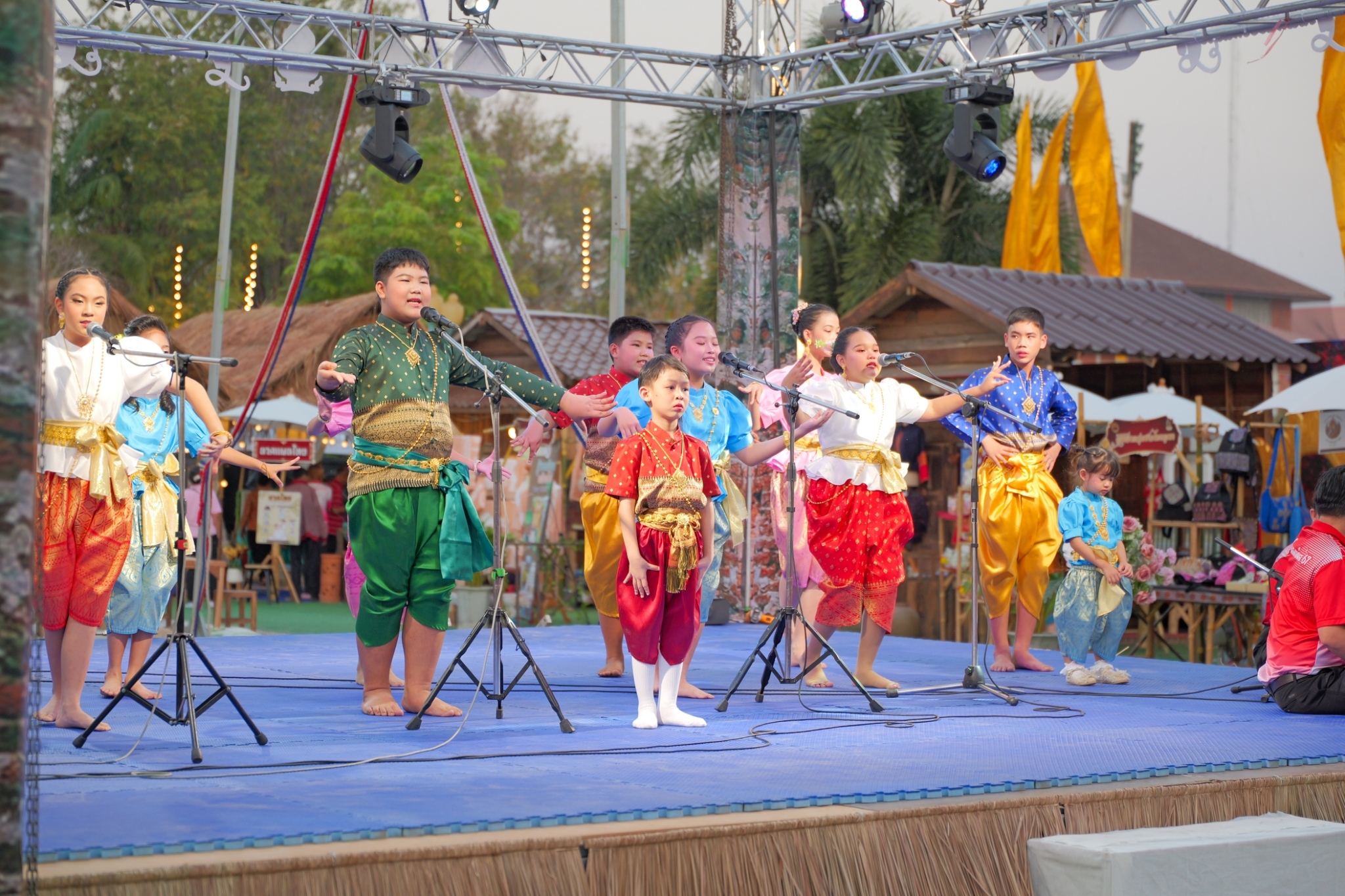 พช.กำแพงเพชร เข้าร่วมพิธีเปิดงานประเพณี นบพระ – เล่นเพลง และงานกาชาดจังหวัดกำแพงเพชร ประจำปี 2568