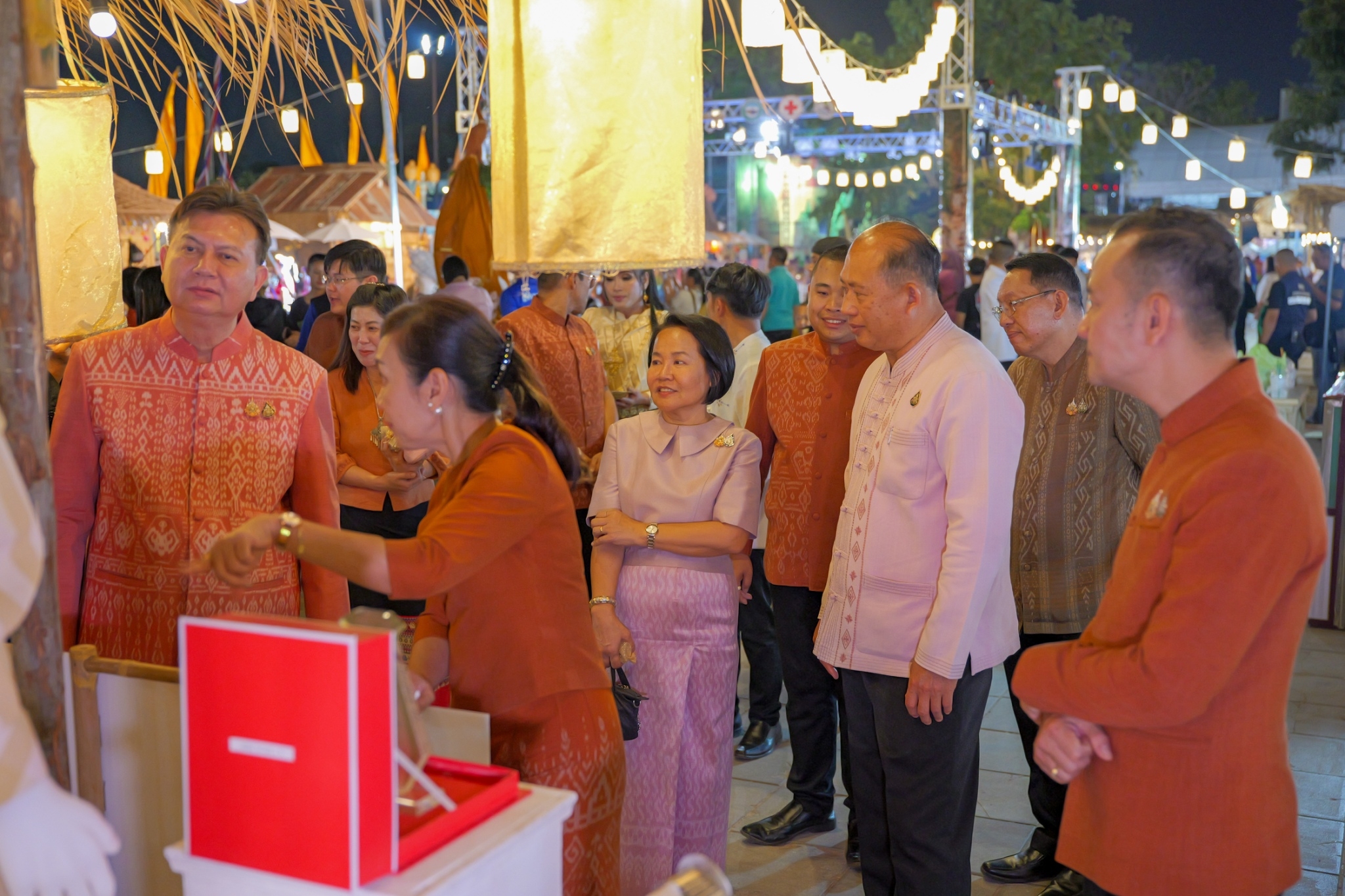 พช.กำแพงเพชร เข้าร่วมพิธีเปิดงานประเพณี นบพระ – เล่นเพลง และงานกาชาดจังหวัดกำแพงเพชร ประจำปี 2568