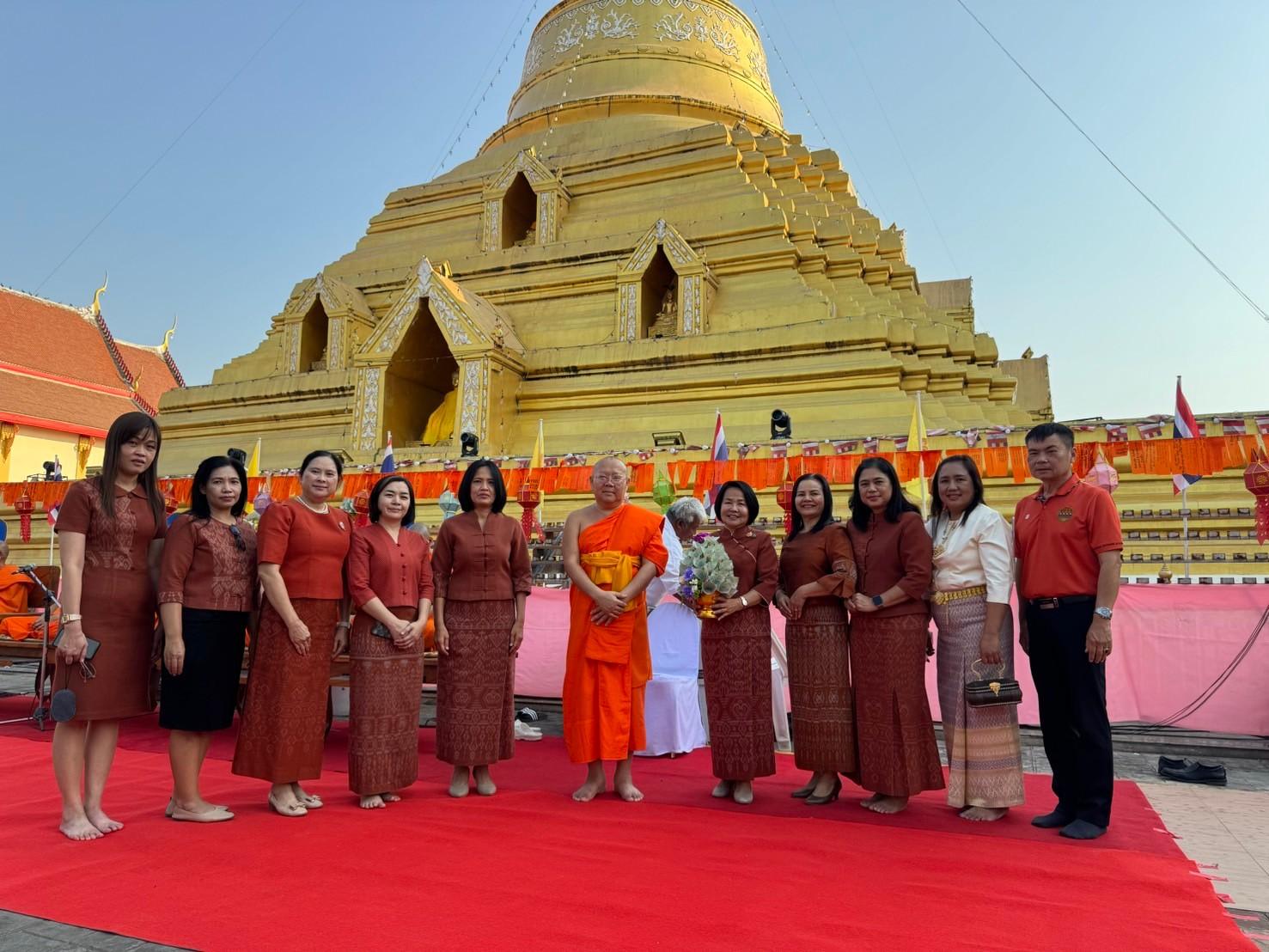 พช.กำแพงเพชร ร่วมพิธีเปิดงานประเพณี นบพระ-เล่นเพลง และงานกาชาดจังหวัดกำแพงเพชร ประจำปี 2568