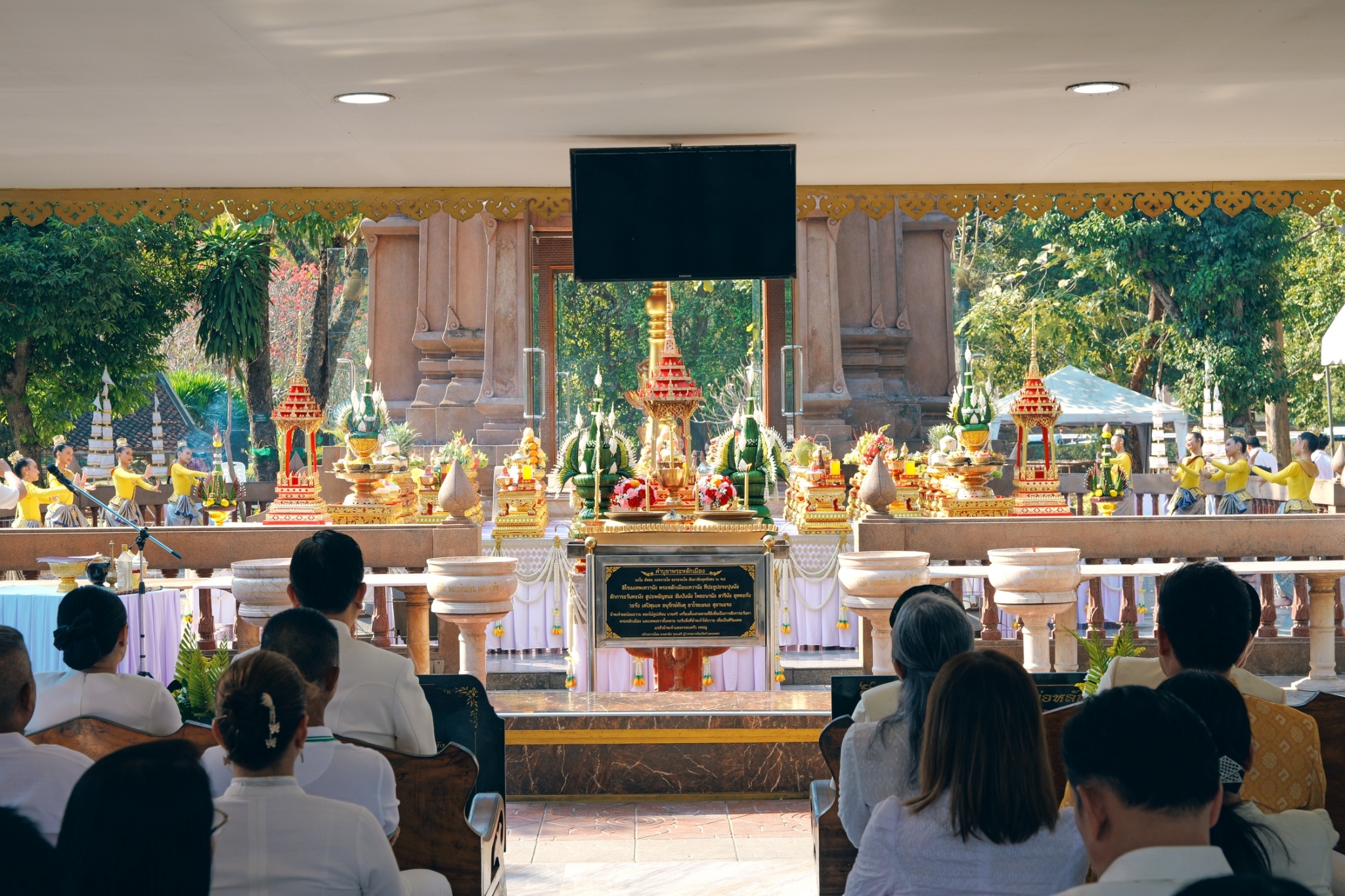 พช.กำแพงเพชร ร่วมพิธีบวงสรวงบูรณะศาลเจ้าหลักเมืองกำแพงเพชร (ก่อนบูรณะ)