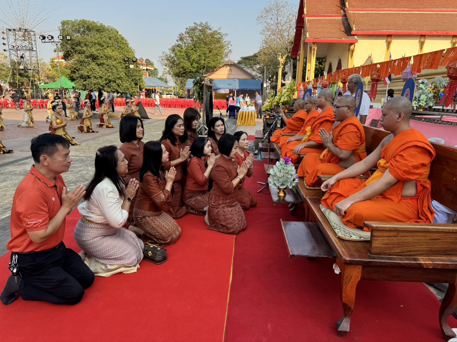 พช.กำแพงเพชร ร่วมพิธีเปิดงานประเพณี นบพระ-เล่นเพลง และงานกาชาดจังหวัดกำแพงเพชร ประจำปี 2568