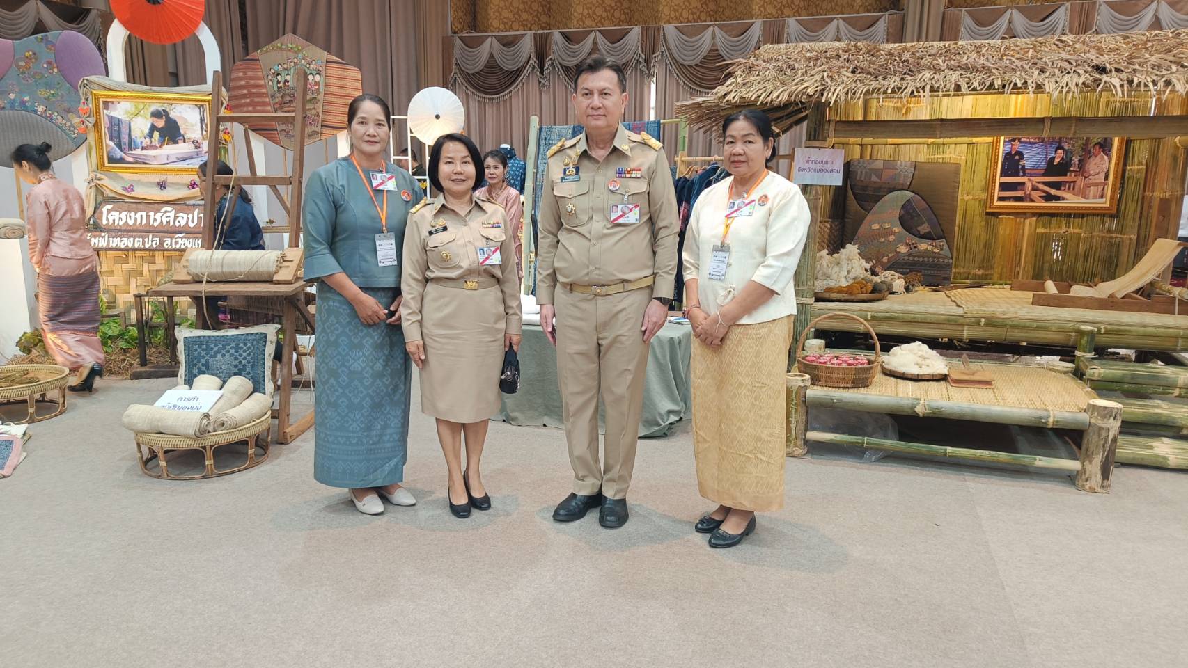 พช.กำแพงเพชร ร่วมรับเสด็จสมเด็จสมเด็จพระเจ้าลูกเธอ เจ้าฟ้าสิริวัณณวรี นารีรัตนราชกัญญา เสด็จทอดพระเนตรนิทรรศการและการจัดแสดงผลงานภูมิปัญญาผ้าไทยและงานหัตกรรมชุมชน ภาคเหนือ