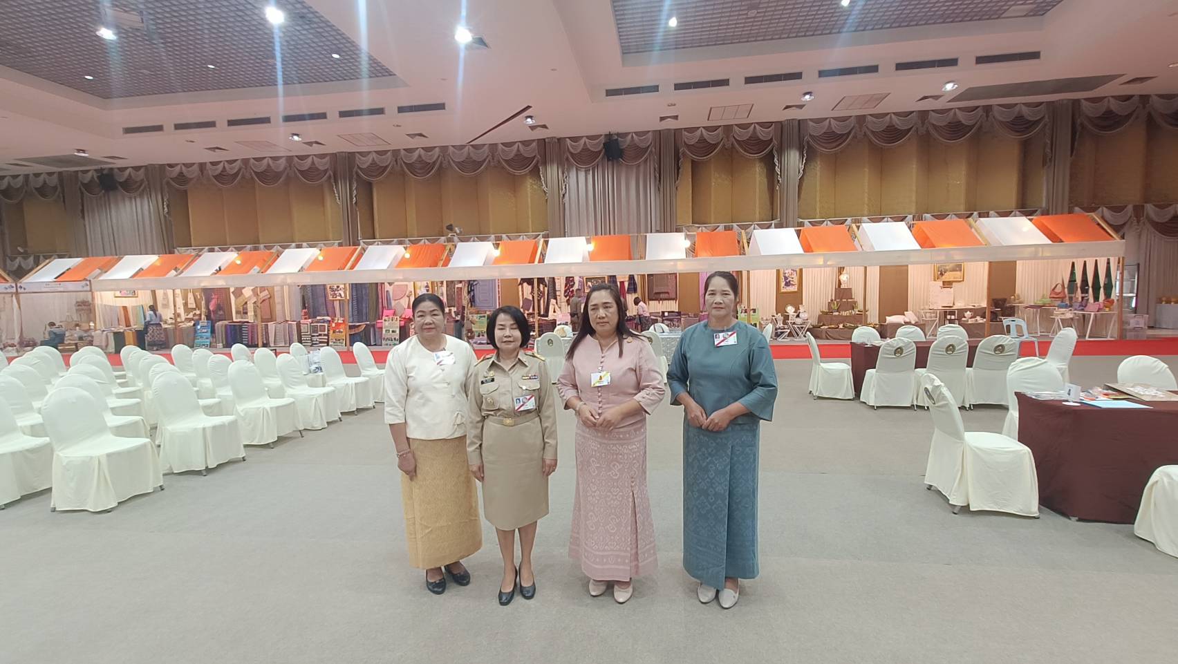 พช.กำแพงเพชร ร่วมรับเสด็จสมเด็จสมเด็จพระเจ้าลูกเธอ เจ้าฟ้าสิริวัณณวรี นารีรัตนราชกัญญา เสด็จทอดพระเนตรนิทรรศการและการจัดแสดงผลงานภูมิปัญญาผ้าไทยและงานหัตกรรมชุมชน ภาคเหนือ