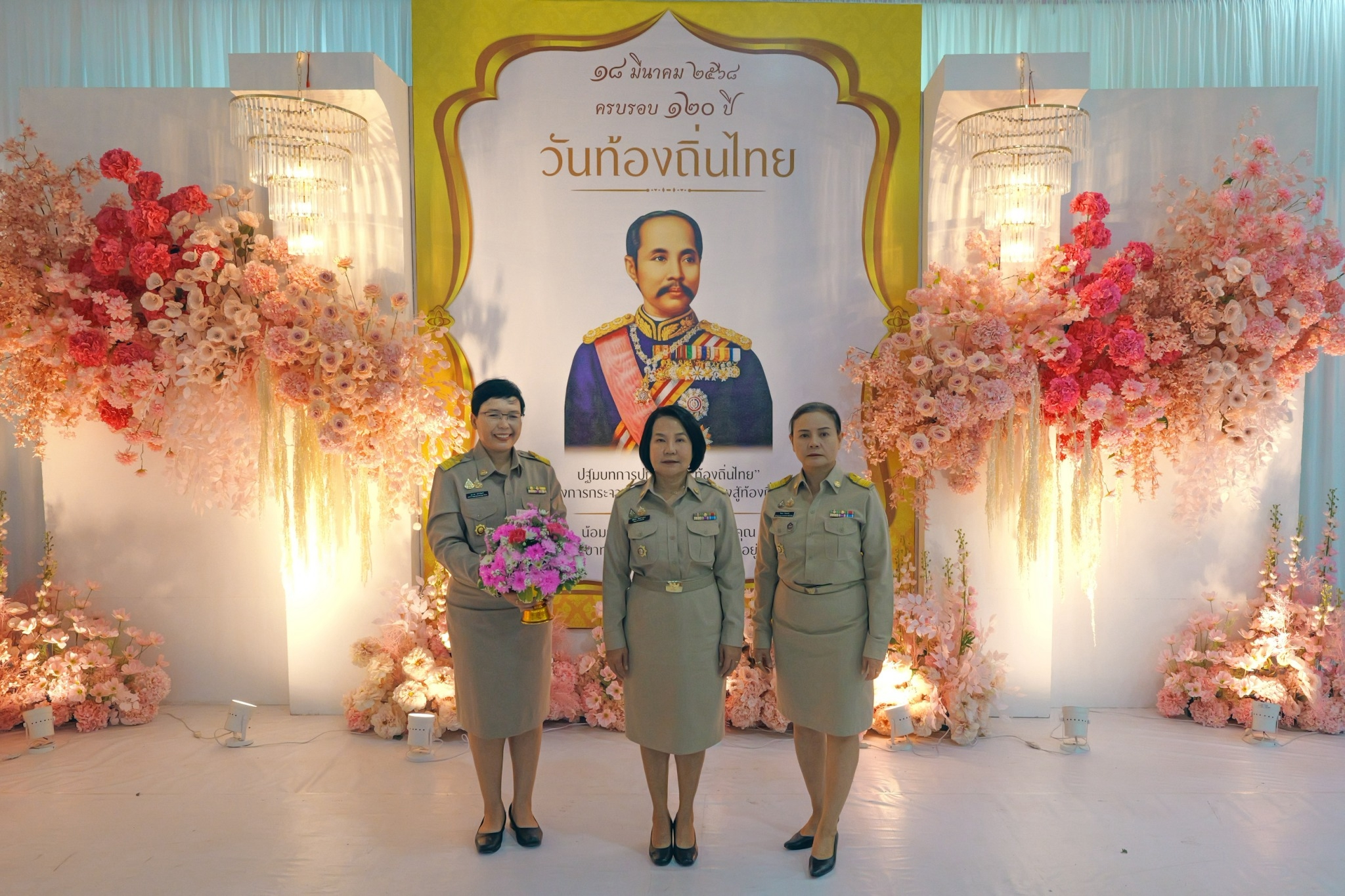 พช.กำแพงเพชร ร่วมพิธีถวายราชสักการะ และกล่าวถวายราชสดุดี พระบาทสมเด็จพระจุลจอมเกล้าเจ้าอยู่หัว เนื่องในวันท้องถิ่นไทย ประจำปี 2568