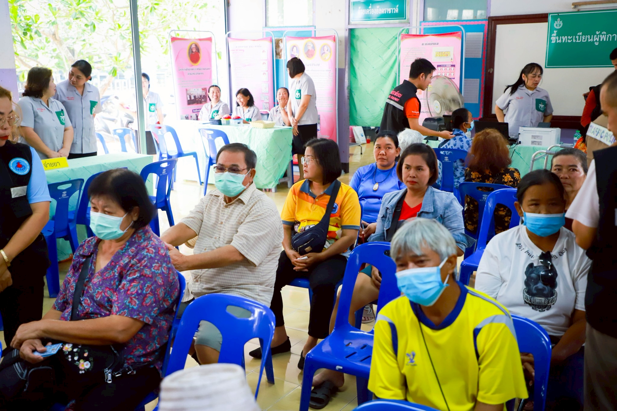 พช.กำแพงเพชร ร่วมโครงการหน่วยแพทย์เคลื่อนที่ พอ.สว. เพื่อให้การช่วยเหลือรักษาพยาบาลให้กับประชาชนในท้องถิ่นทุรกันดารห่างไกลคมนาคม ที่อำเภอพรานกระต่าย