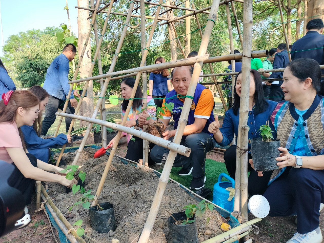 พช.กำแพงเพชร จัดกิจกรรมการน้อมนำแนวพระราชดำริของสมเด็จพระกนิษฐาธิราชเจ้า กรมสมเด็จพระเทพรัตนราชสุดาฯ สยามบรมราชกุมารี สู่ปฏิบัติการปลูกผักสวนครัว เพื่อสร้างความมั่นคงทางอาหาร อย่างต่อเนื่อง