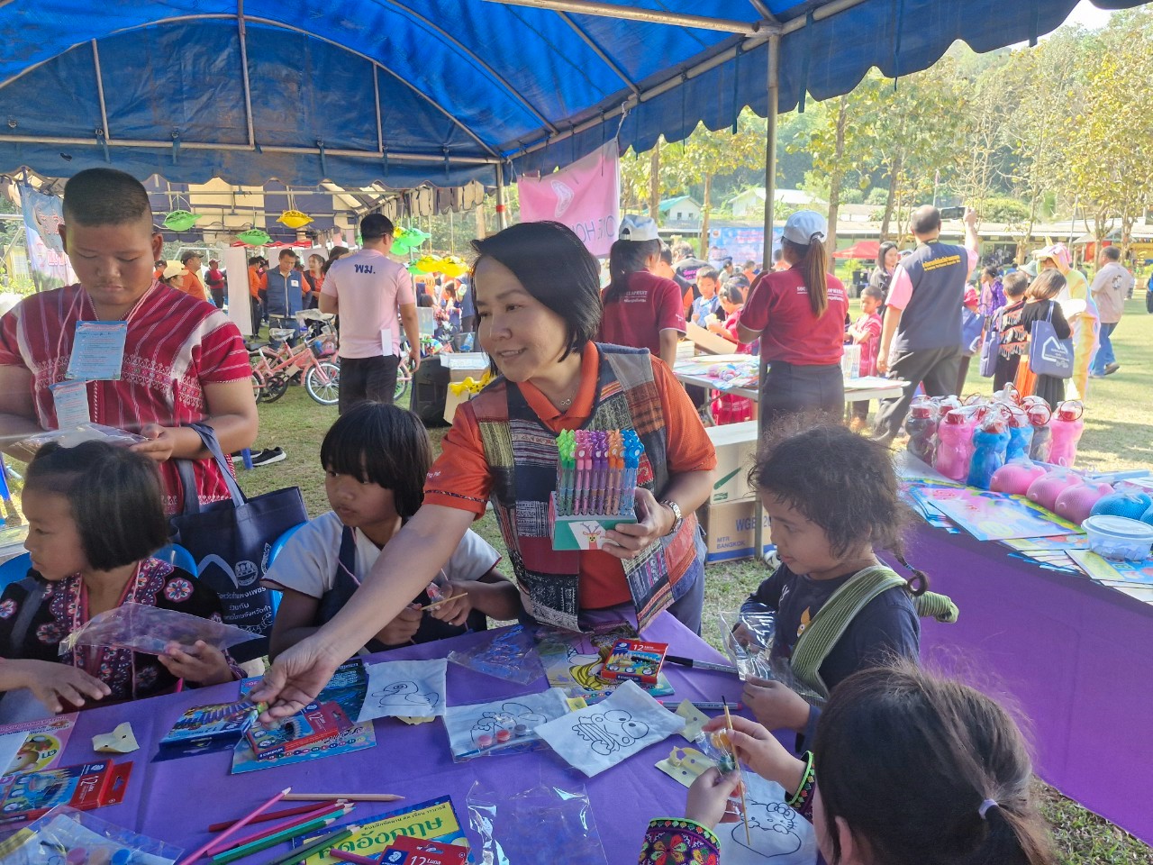 พช.กำแพงเพชร ร่วมกิจกรรม “จังหวัดกำแพงเพชร ส่งรอยยิ้มให้น้องโละโคะ”