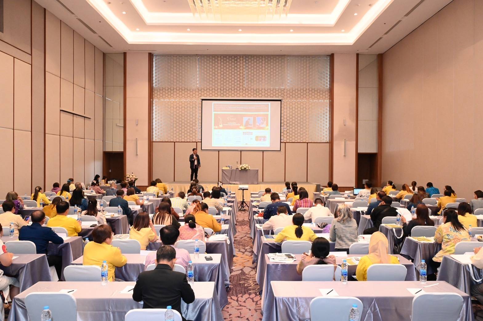 พช.กำแพงเพชร ร่วมการประชุมเชิงปฏิบัติการพัฒนากลไกขับเคลื่อนการพัฒนาเศรษฐกิจฐานรากระดับประเทศ ประจำปี 2568 มุ่งสู่ “เศรษฐกิจฐานรากมั่นคง ประชาชนมีความสุข”